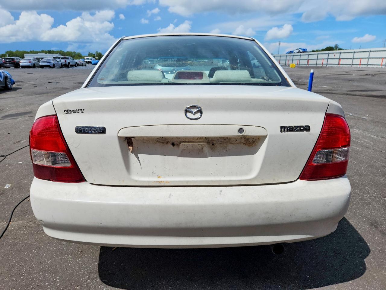 1999 Mazda Protege Dx White vin: JM1BJ2226X0169062