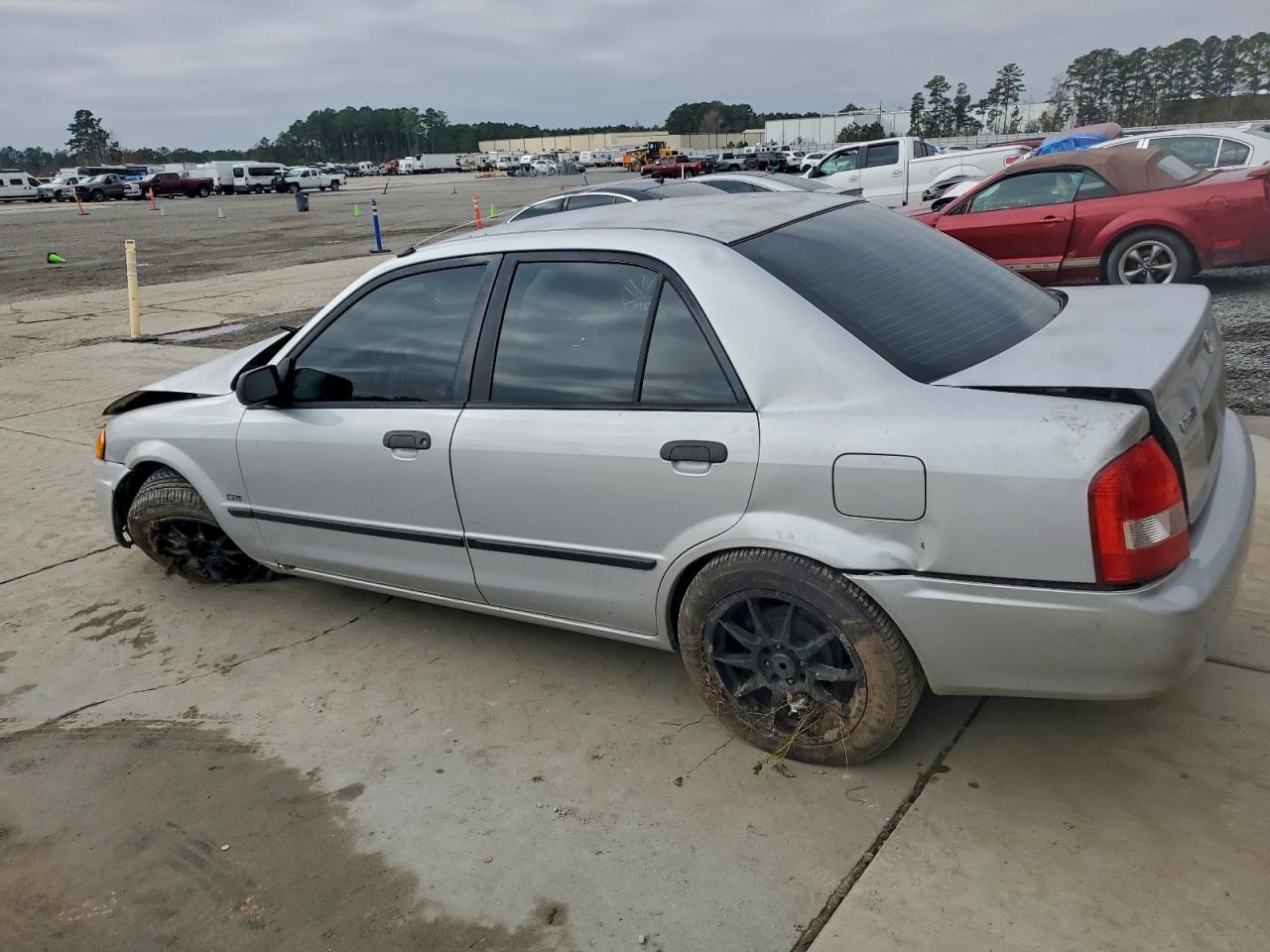 2000 Mazda Protege Dx Silver vin: JM1BJ2226Y0295018