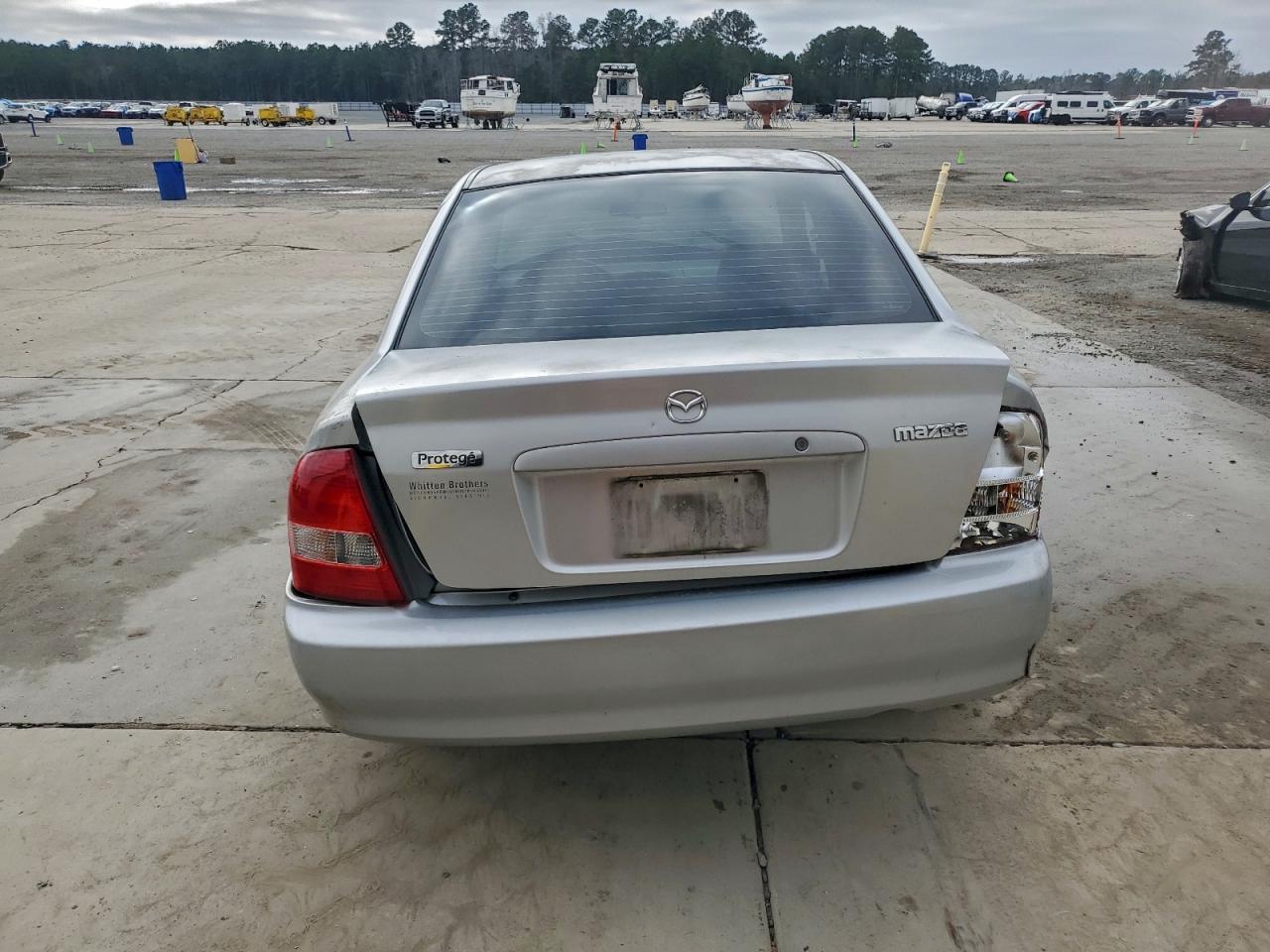 2000 Mazda Protege Dx Silver vin: JM1BJ2226Y0295018