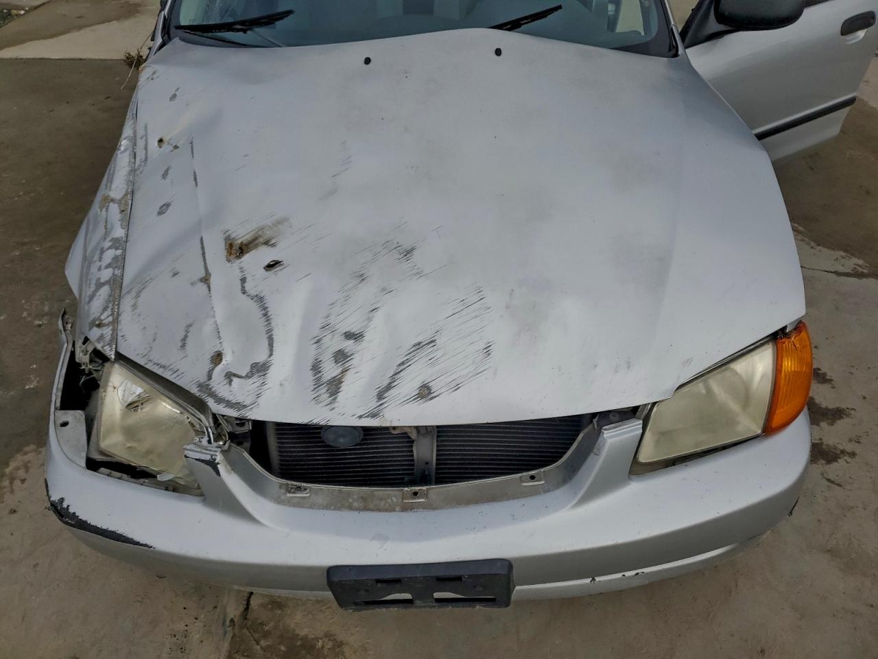 2000 Mazda Protege Dx Silver vin: JM1BJ2226Y0295018