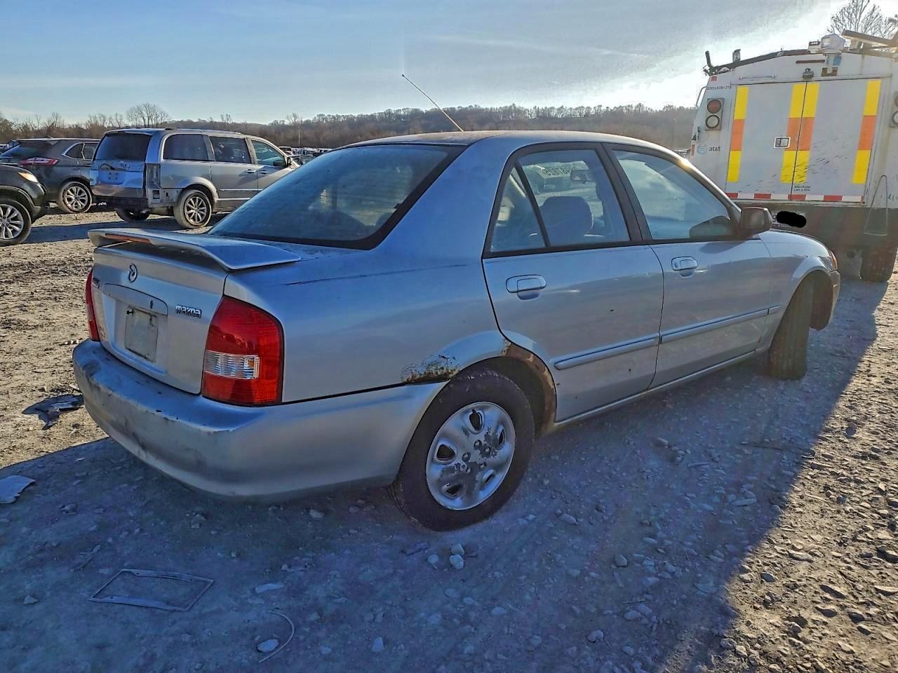 2000 Mazda Protege Dx Silver vin: JM1BJ2229Y0227361