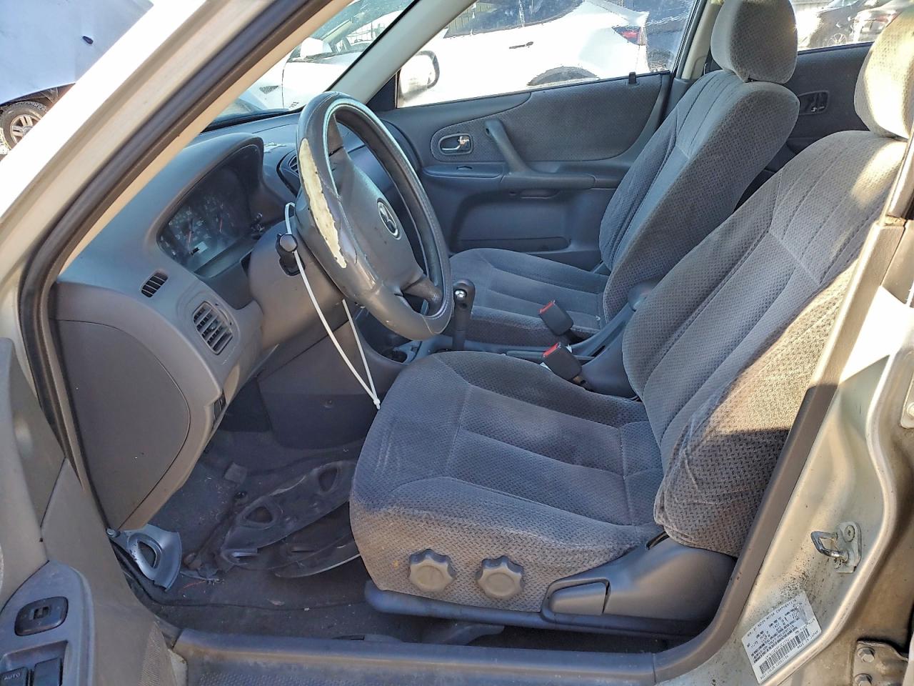 2000 Mazda Protege Dx Silver vin: JM1BJ2229Y0227361