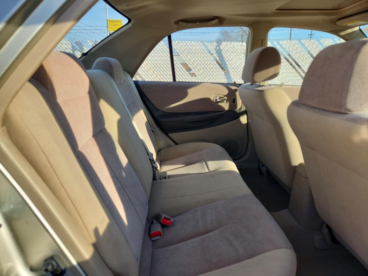 2003 Mazda Protege Dx Золотой vin: JM1BJ225830108526
