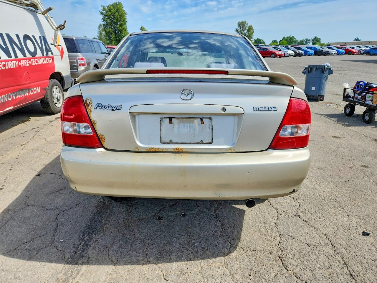 2003 Mazda Protege Dx Beige vin: JM1BJ226131206624