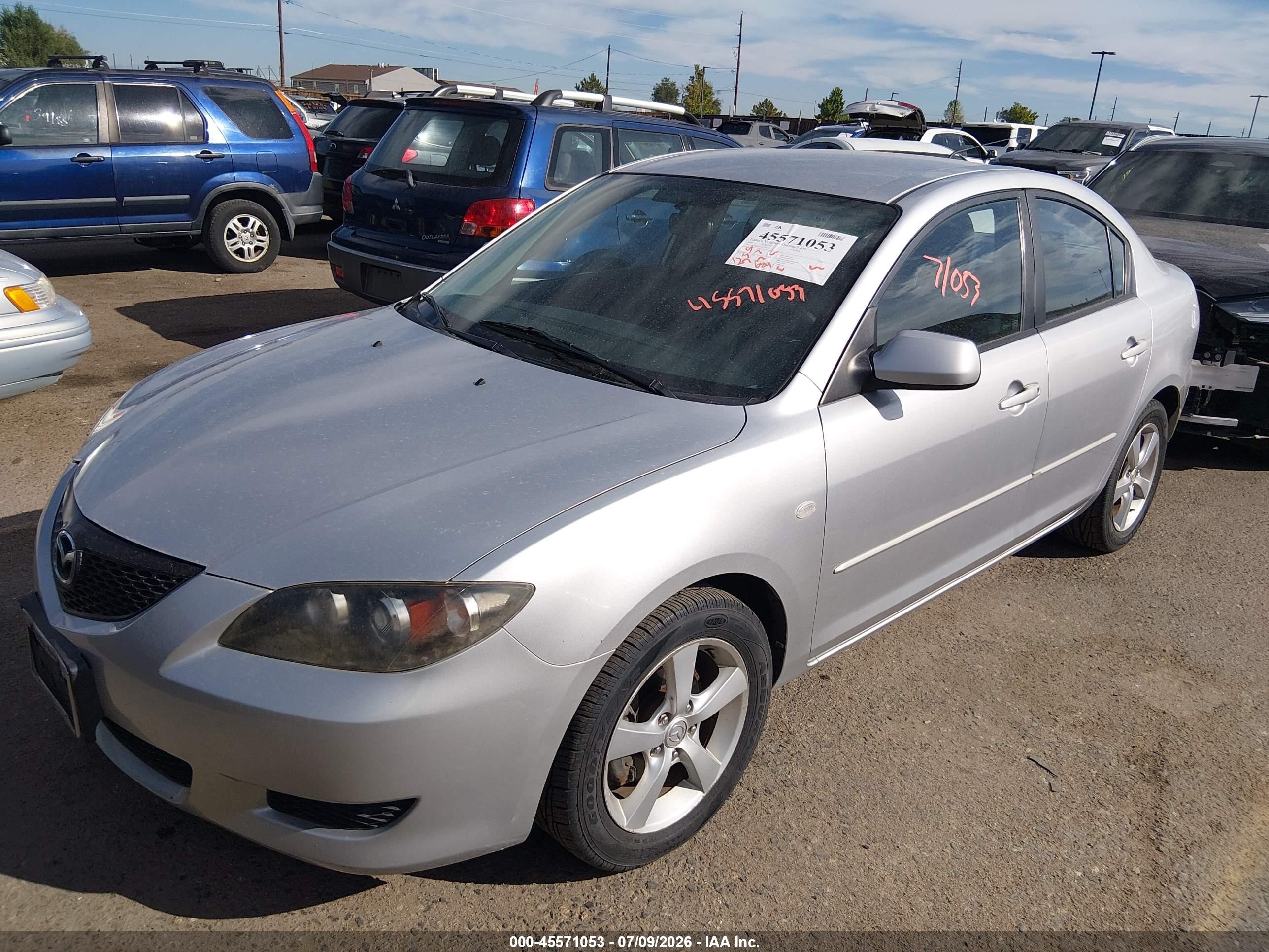 2005 Mazda Mazda3 I Silver vin: JM1BK12F051254965