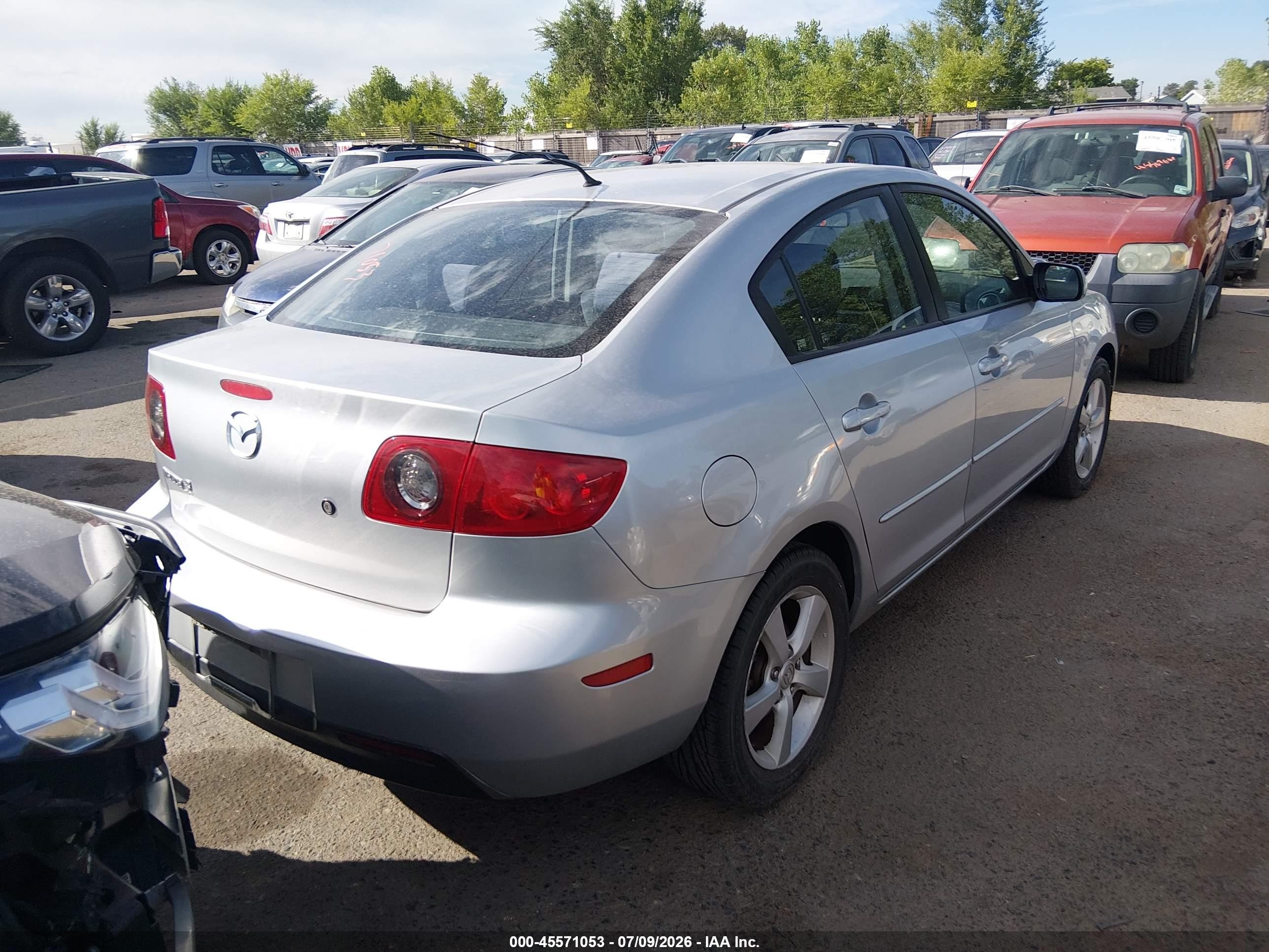 2005 Mazda Mazda3 I Silver vin: JM1BK12F051254965