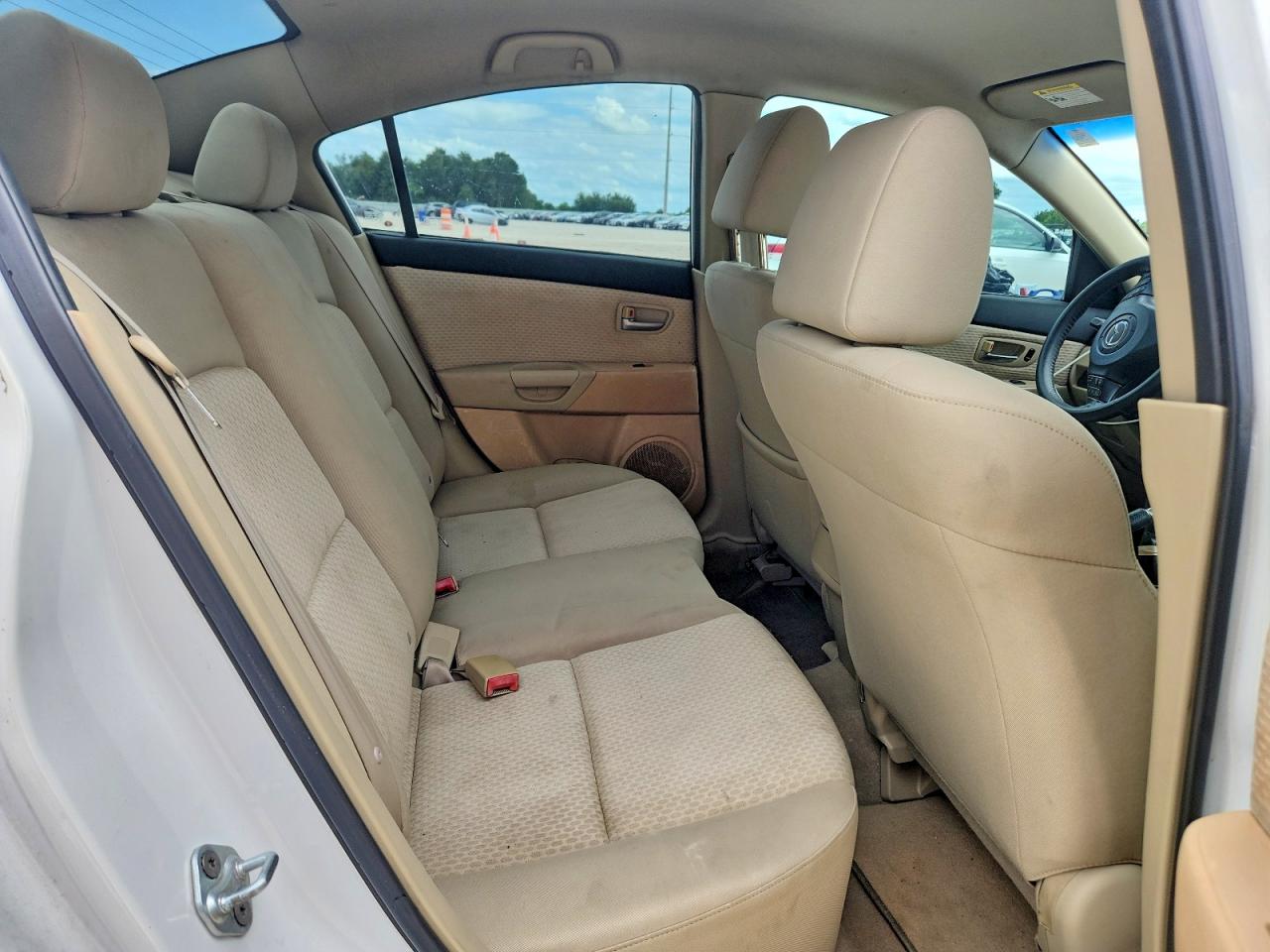 2004 Mazda 3 I White vin: JM1BK12F141130136