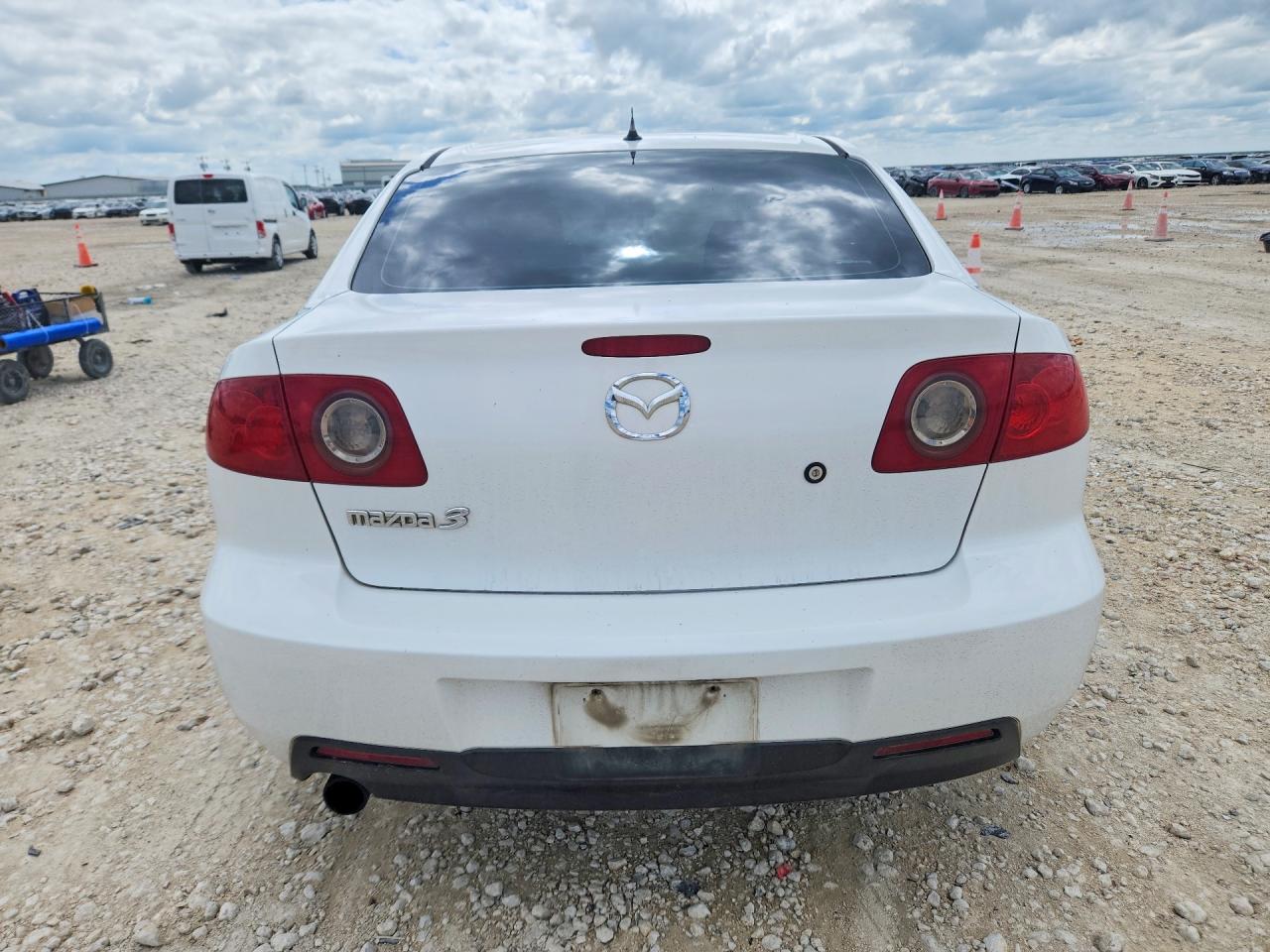 2004 Mazda 3 I White vin: JM1BK12F141130136