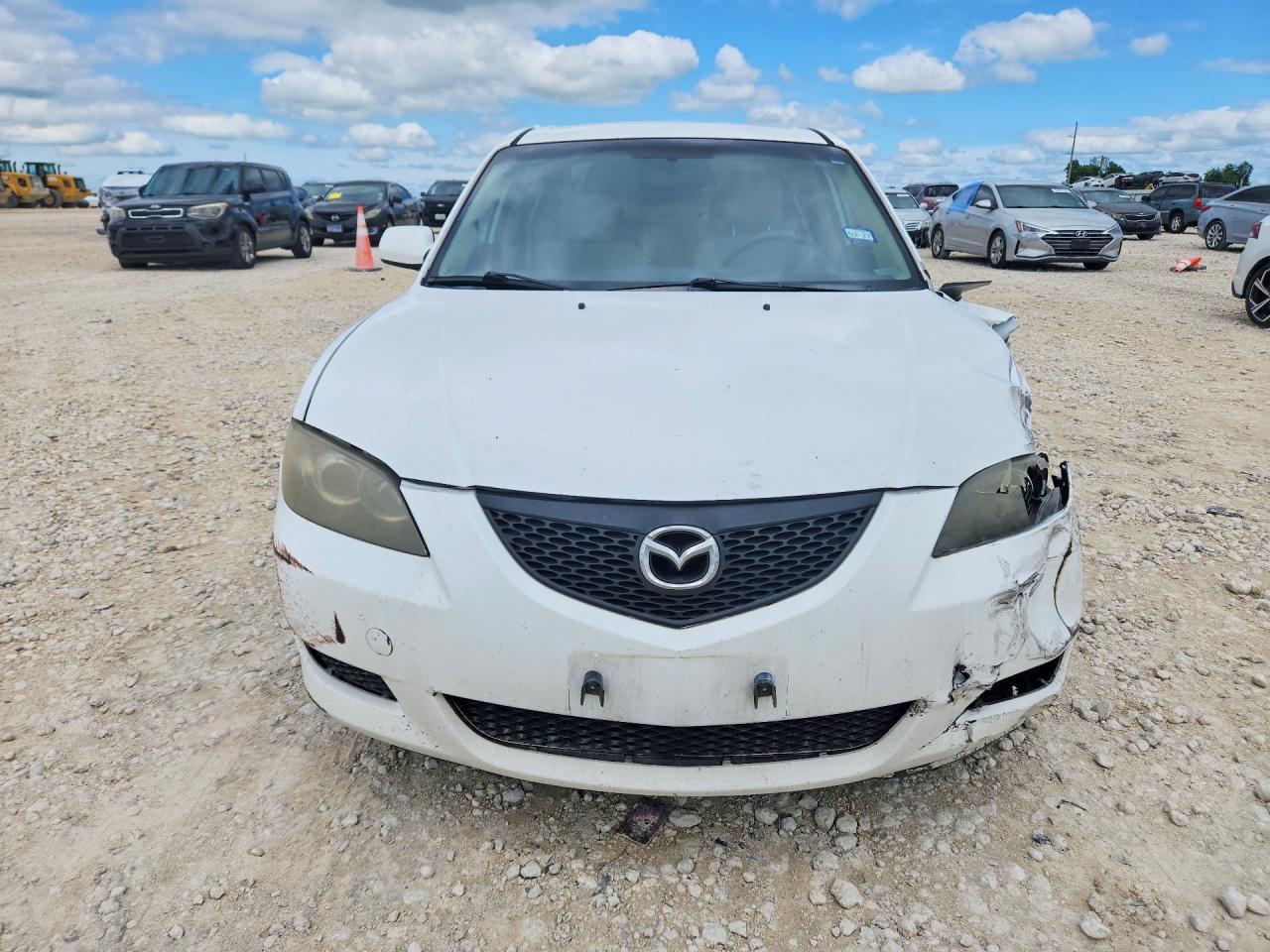 2004 Mazda 3 I White vin: JM1BK12F141130136