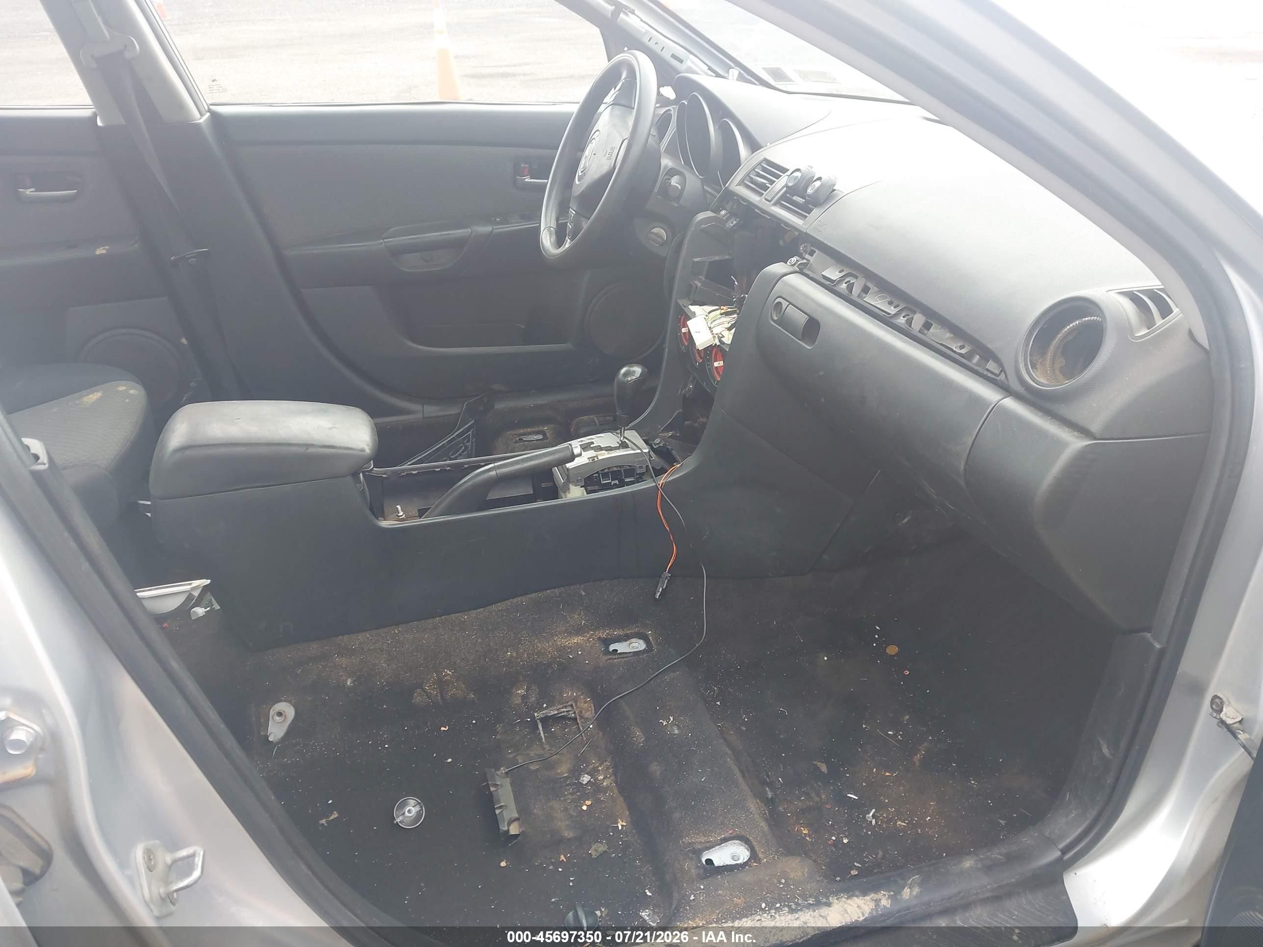 2005 Mazda Mazda3 I Серебряный vin: JM1BK12F151331035
