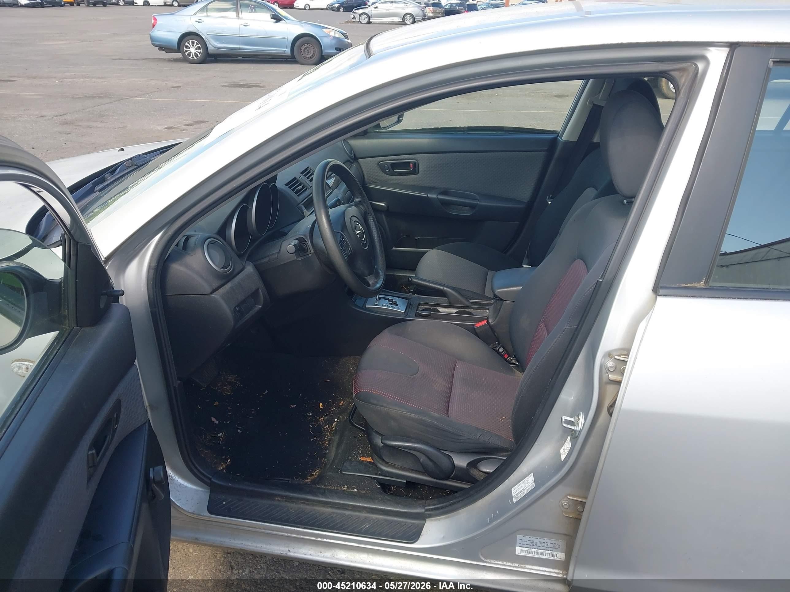 2006 Mazda Mazda3 I Silver vin: JM1BK12F261482208