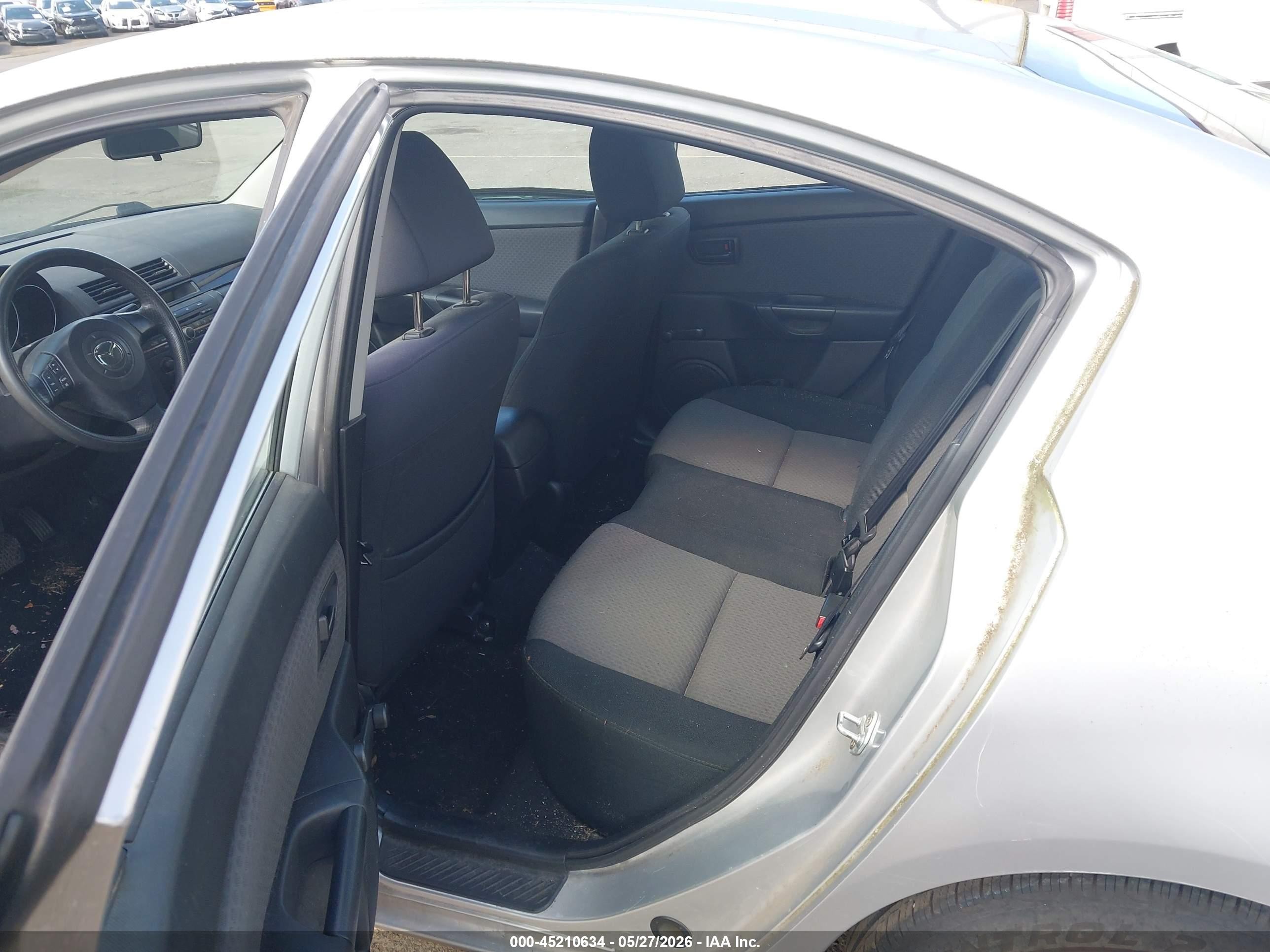 2006 Mazda Mazda3 I Silver vin: JM1BK12F261482208