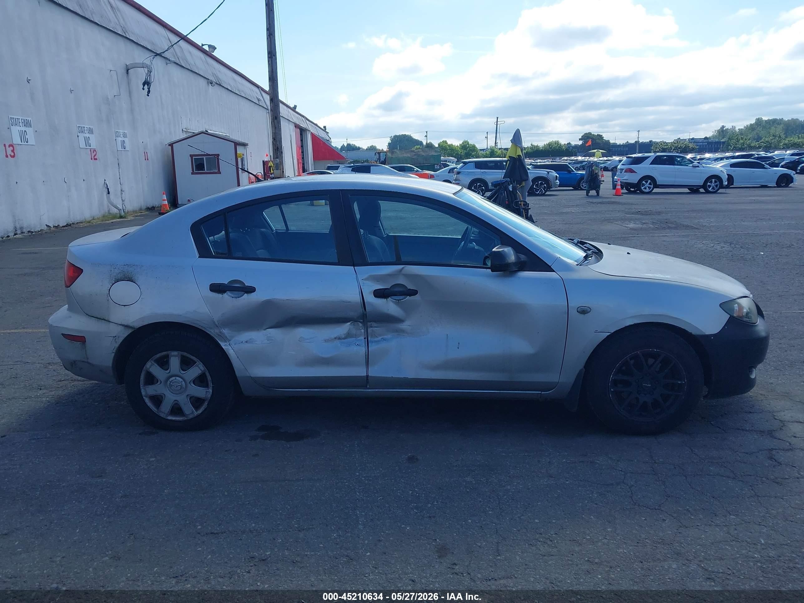2006 Mazda Mazda3 I Silver vin: JM1BK12F261482208
