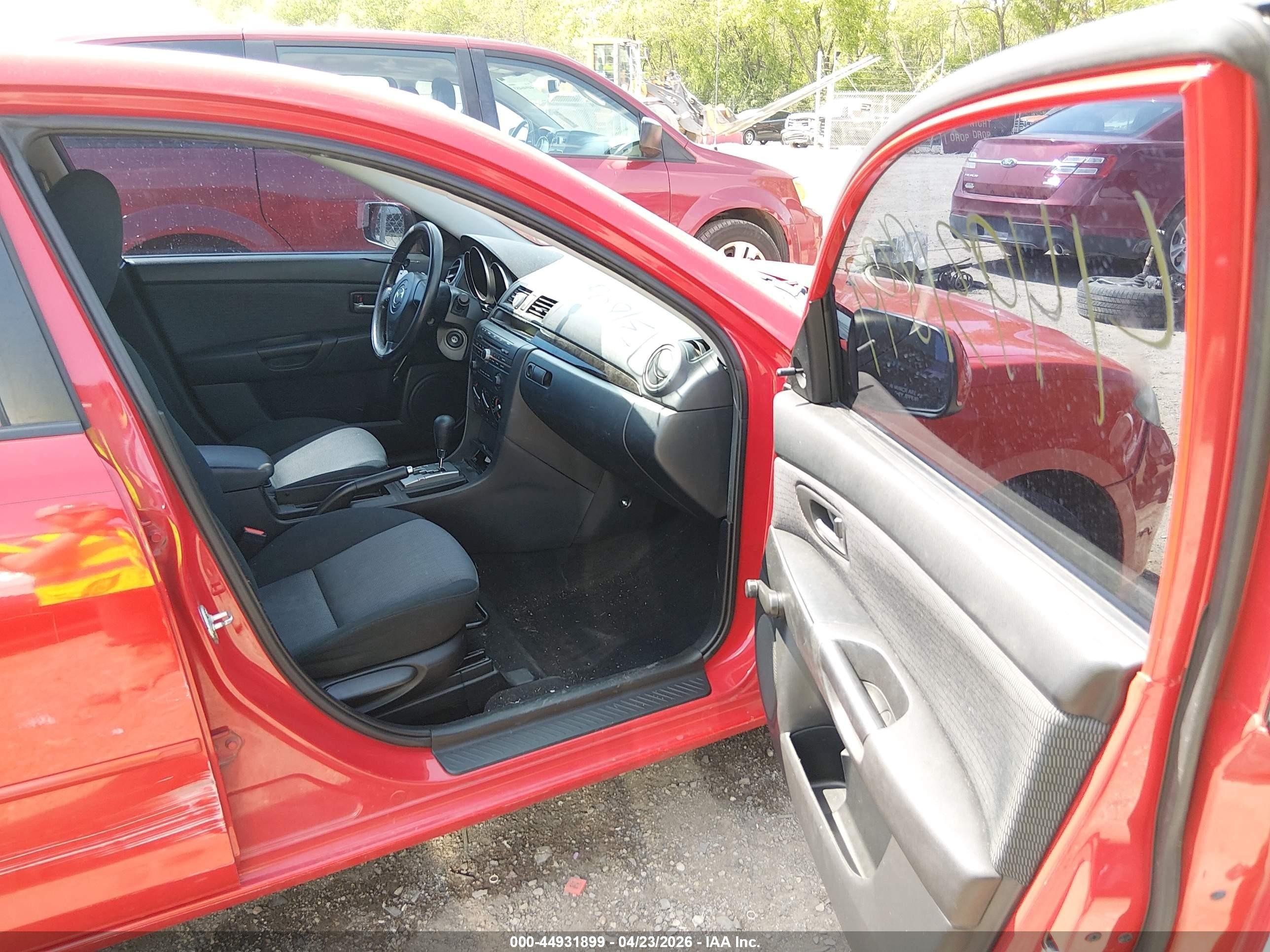 2008 Mazda Mazda3 I Sport Red vin: JM1BK12F281792930