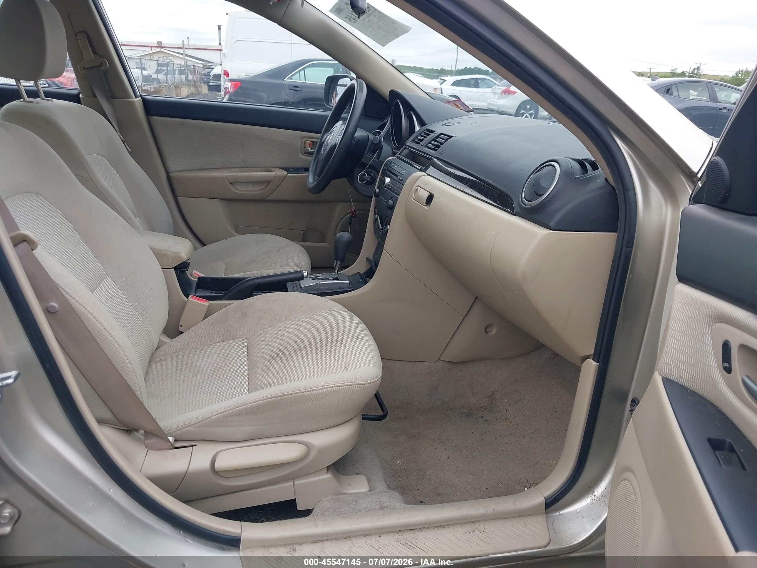 2008 Mazda Mazda3 I Золотой vin: JM1BK12F381823280