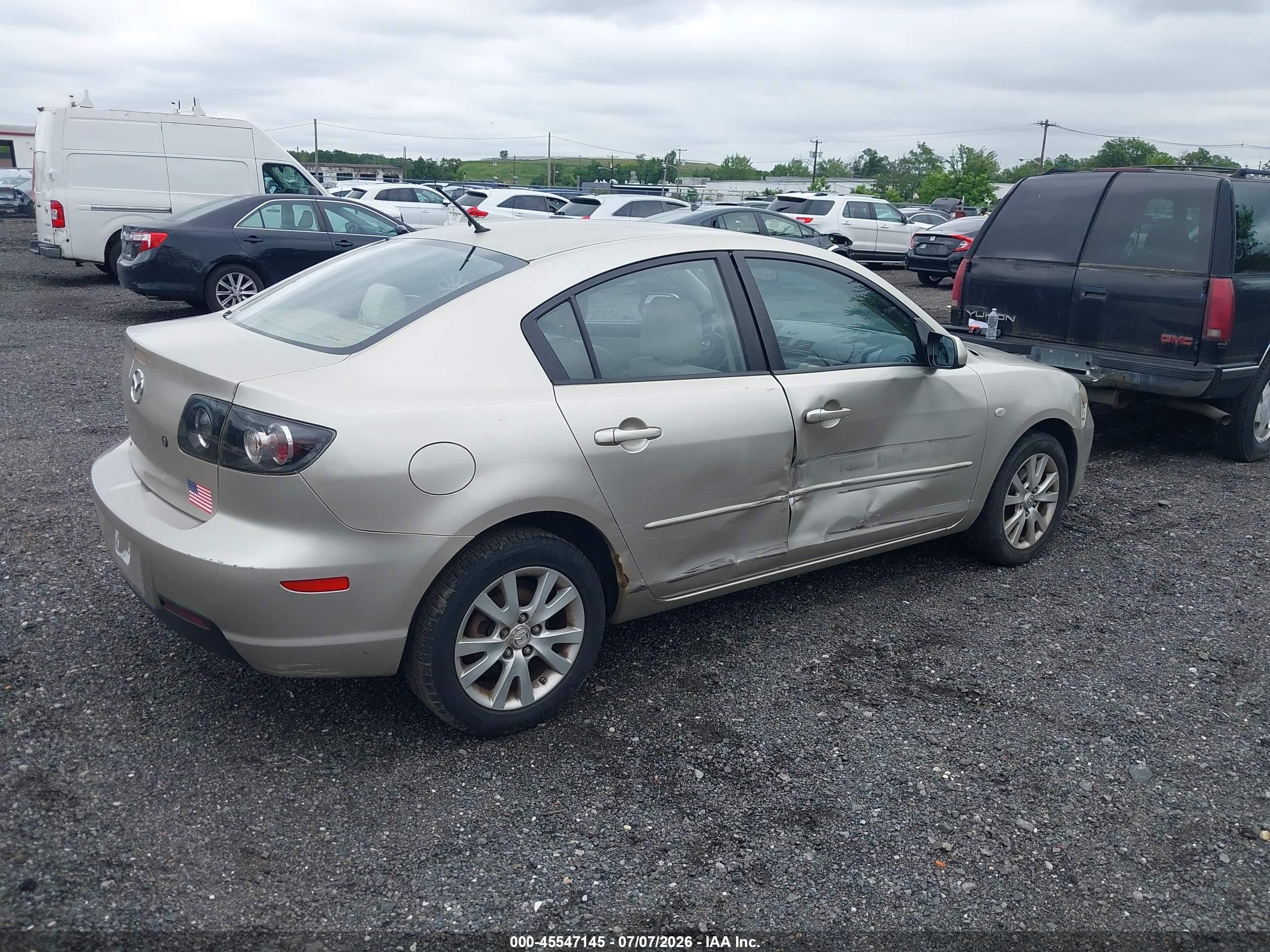 2008 Mazda Mazda3 I Золотой vin: JM1BK12F381823280