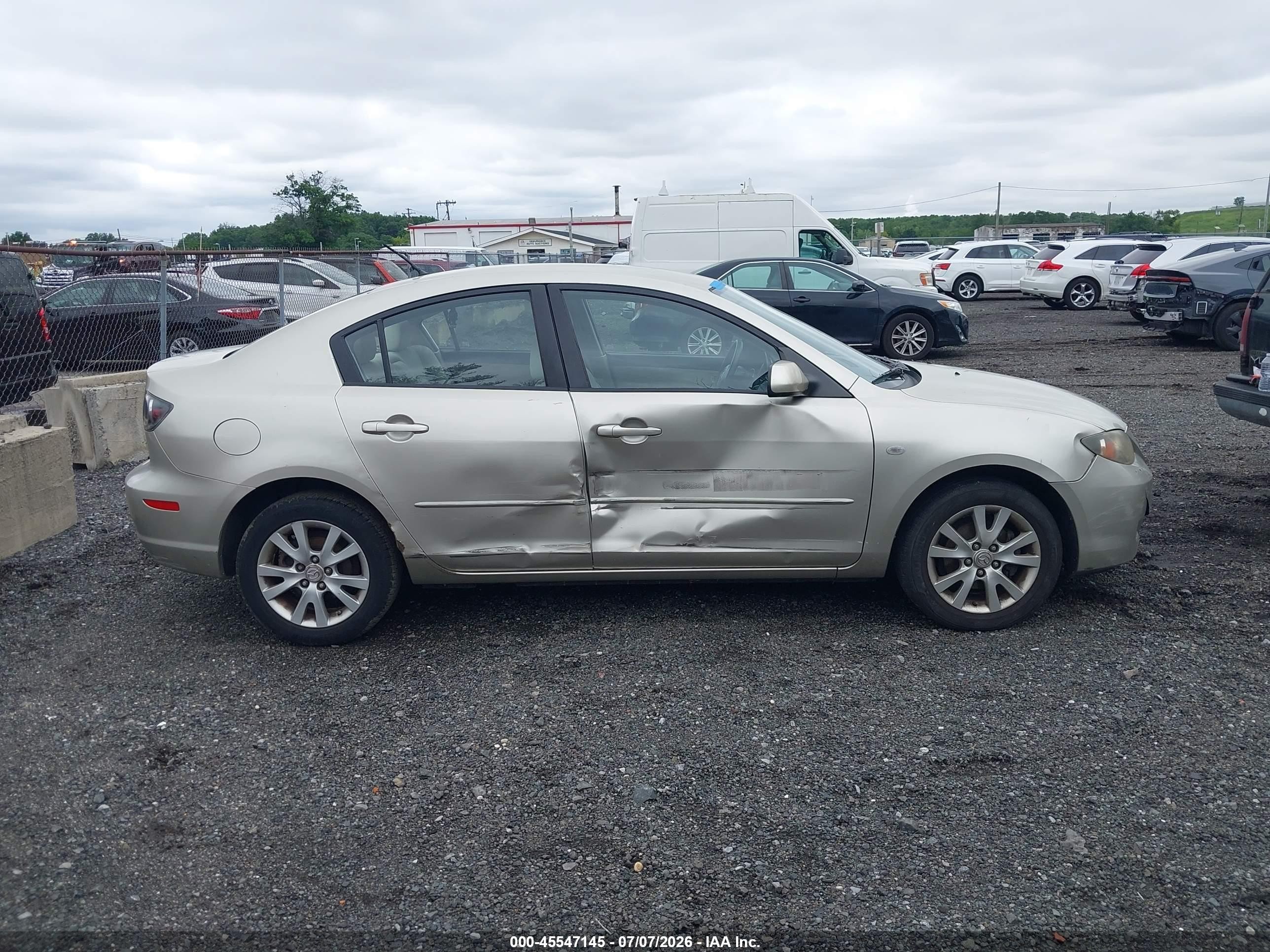 2008 Mazda Mazda3 I Золотой vin: JM1BK12F381823280