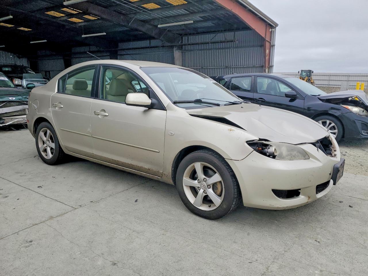 2005 Mazda 3 I Beige vin: JM1BK12F451268884