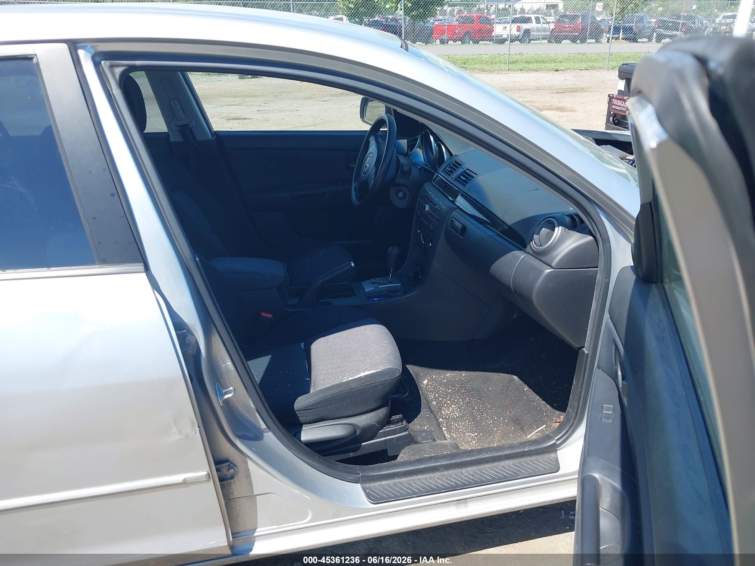 2007 Mazda Mazda3 I Silver vin: JM1BK12F471673470