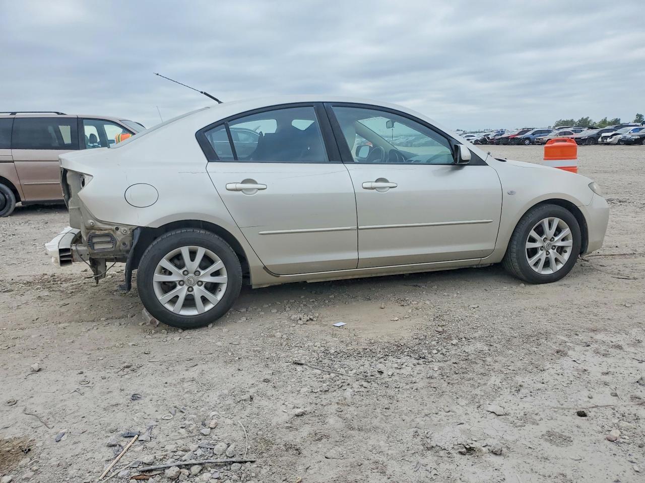 2008 Mazda 3 I Tan vin: JM1BK12F481796235