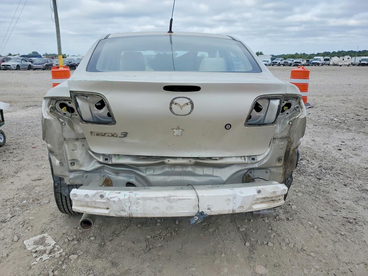 2008 Mazda 3 I Tan vin: JM1BK12F481796235