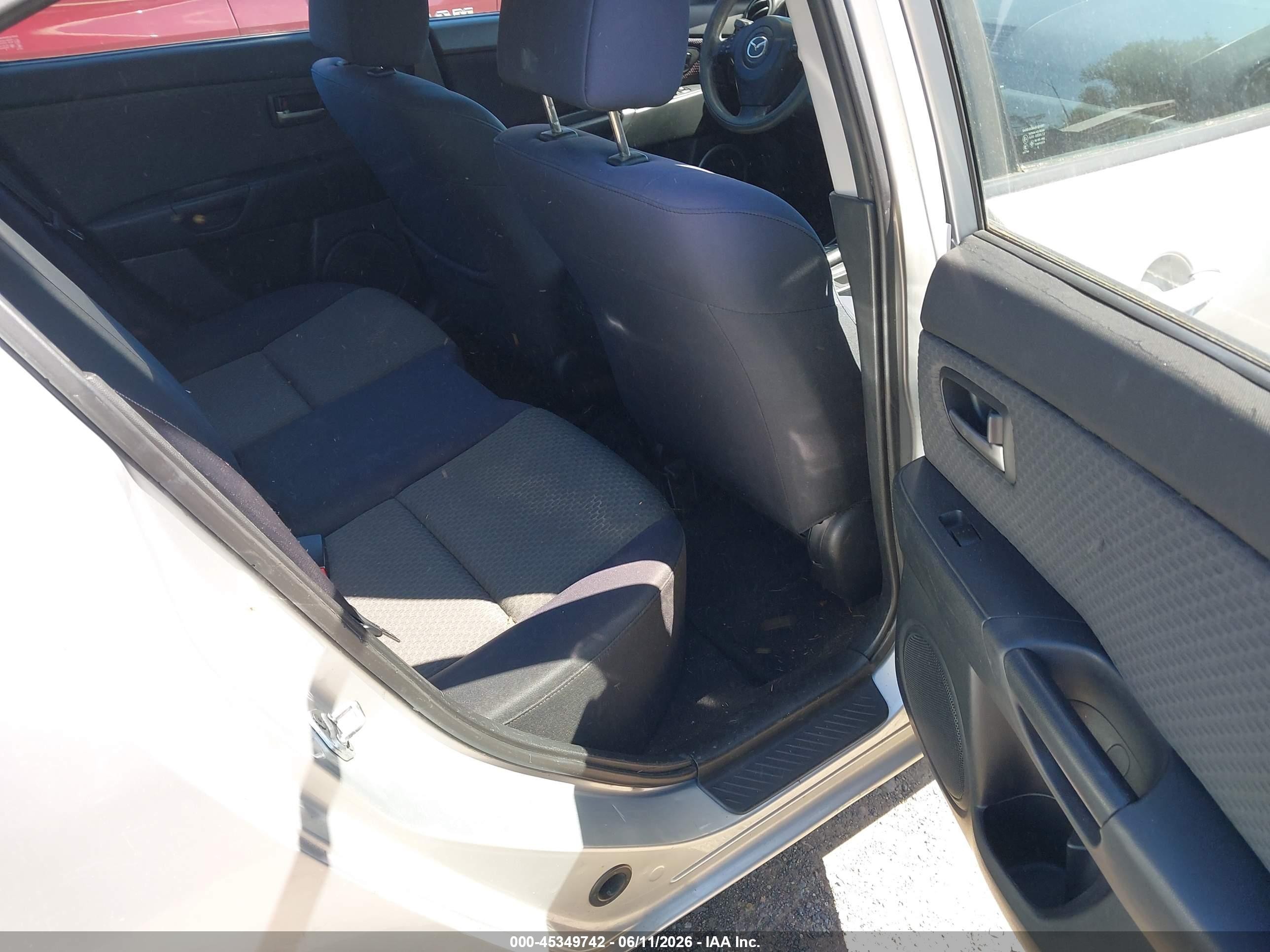 2004 Mazda Mazda3 I Серебряный vin: JM1BK12F541201712