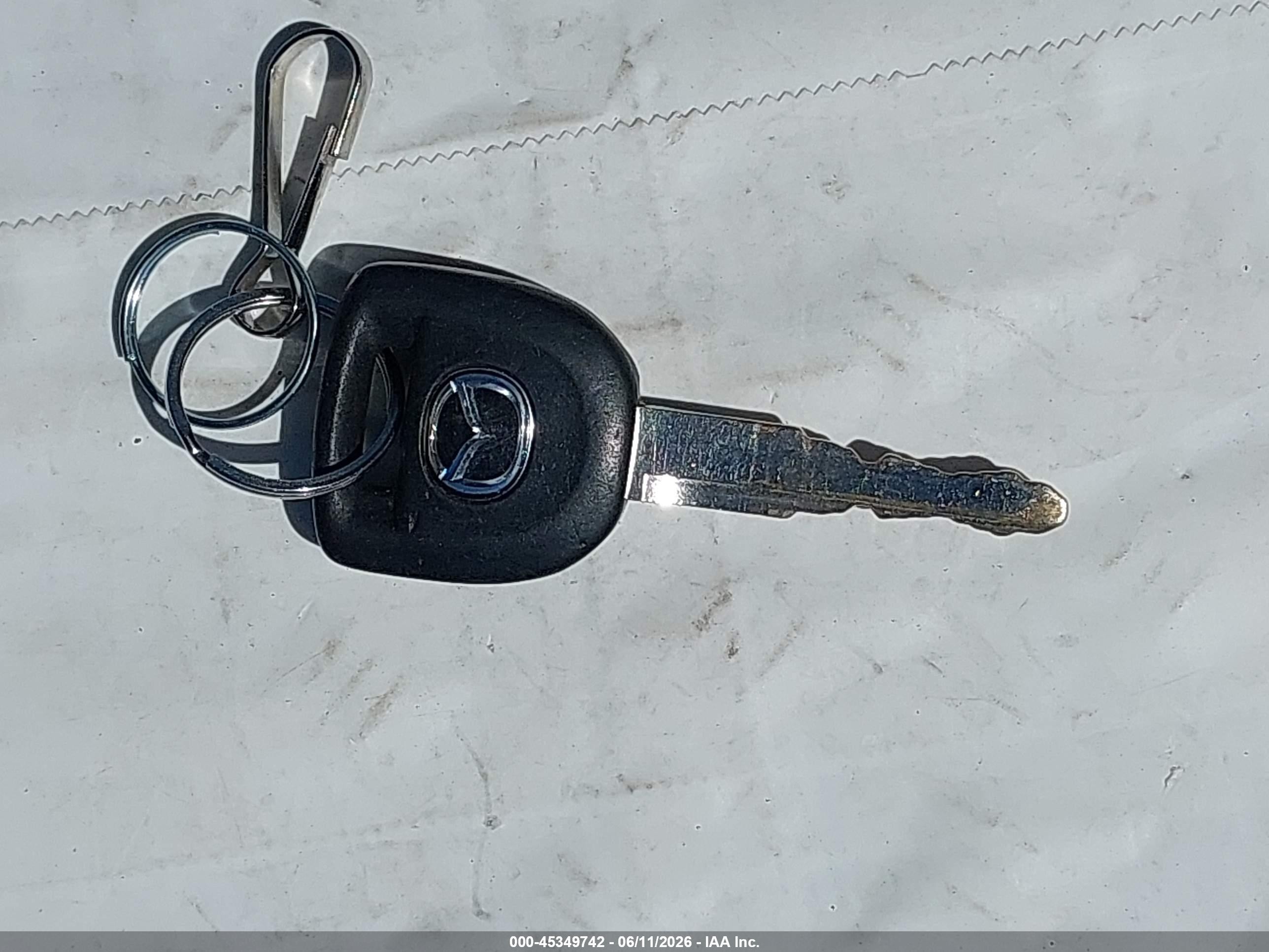2004 Mazda Mazda3 I Серебряный vin: JM1BK12F541201712
