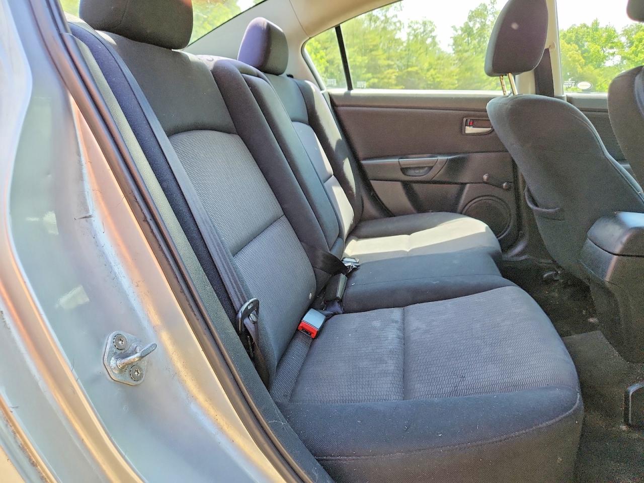 2007 Mazda Mazda3 Серебряный vin: JM1BK12F571639053