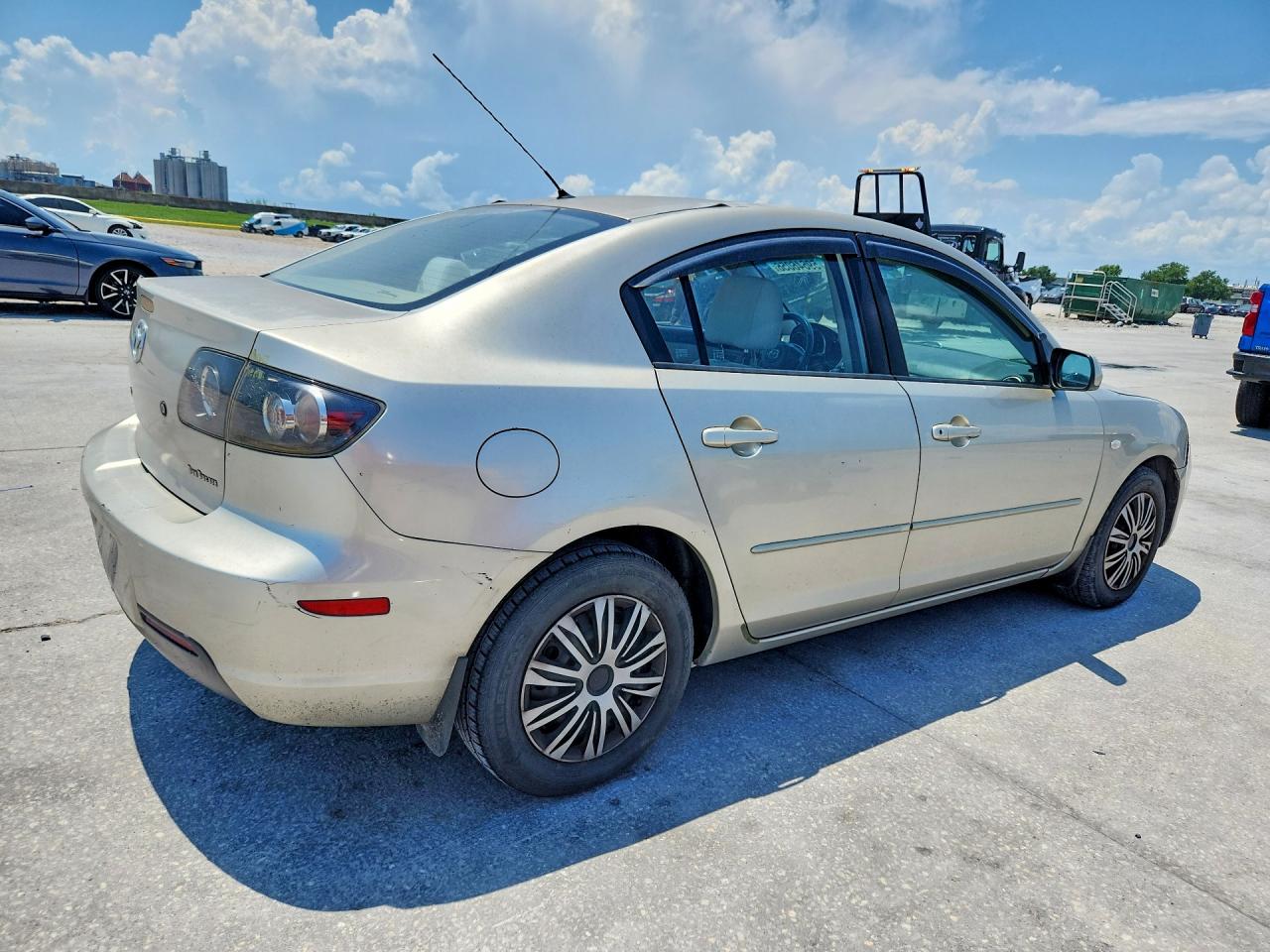 2007 Mazda 3 I Beige vin: JM1BK12F571747060