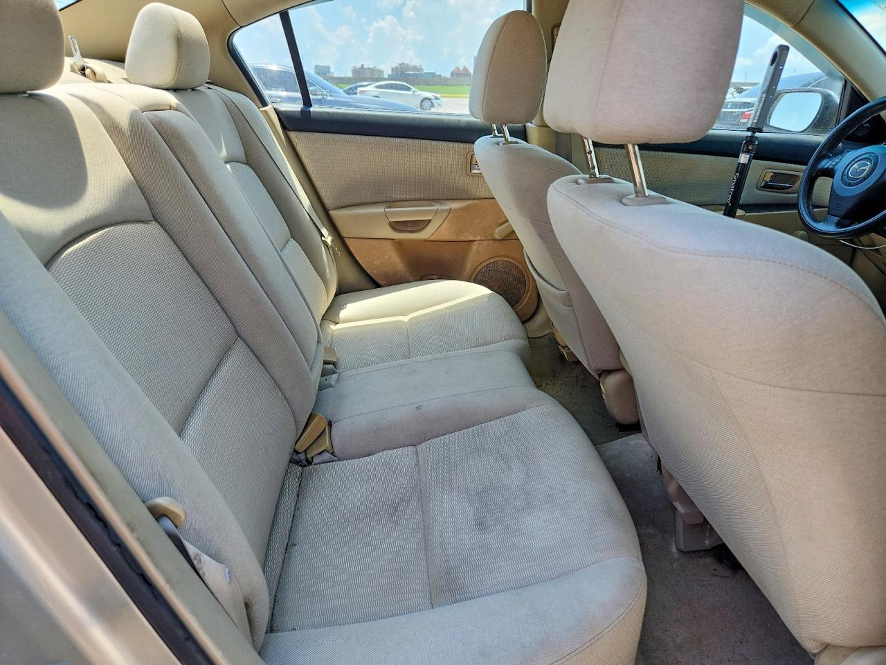 2007 Mazda 3 I Beige vin: JM1BK12F571747060