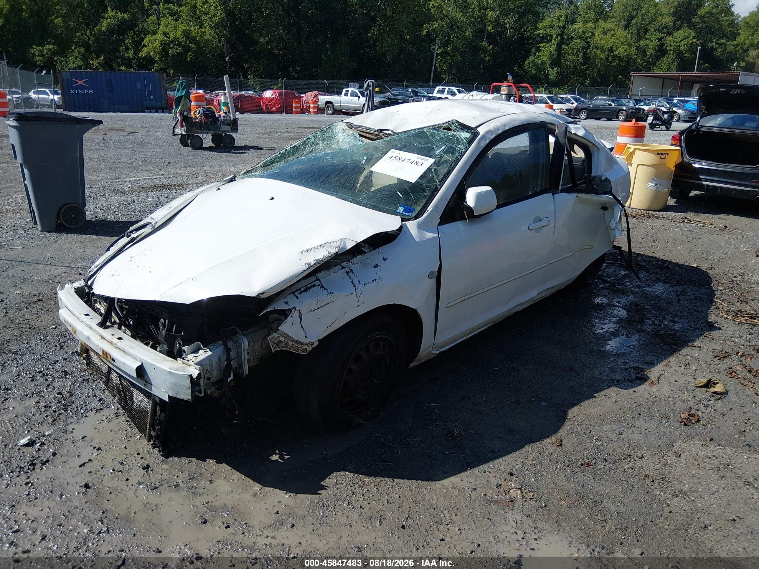 2006 Mazda Mazda3 I White vin: JM1BK12F761541267