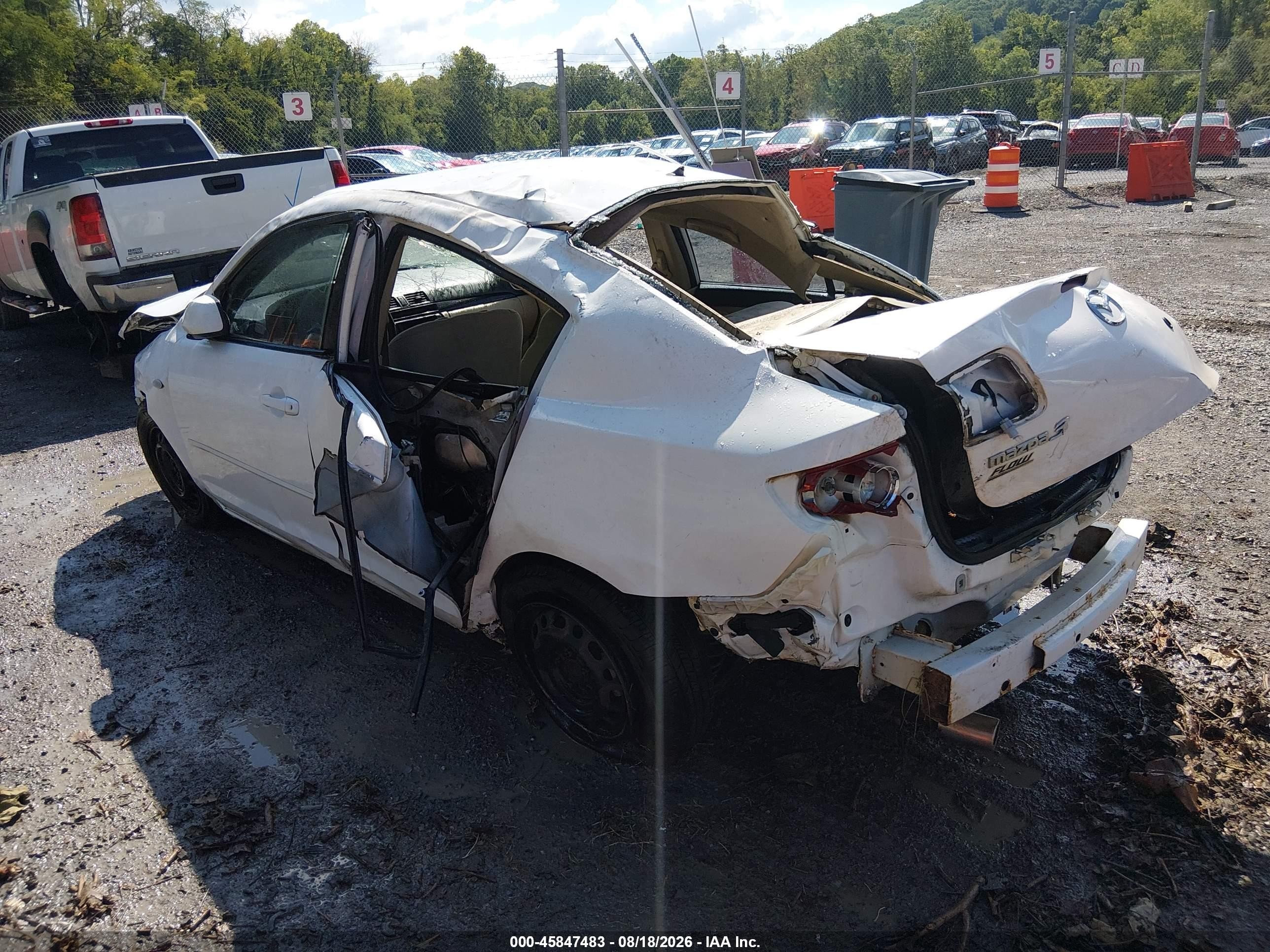 2006 Mazda Mazda3 I White vin: JM1BK12F761541267