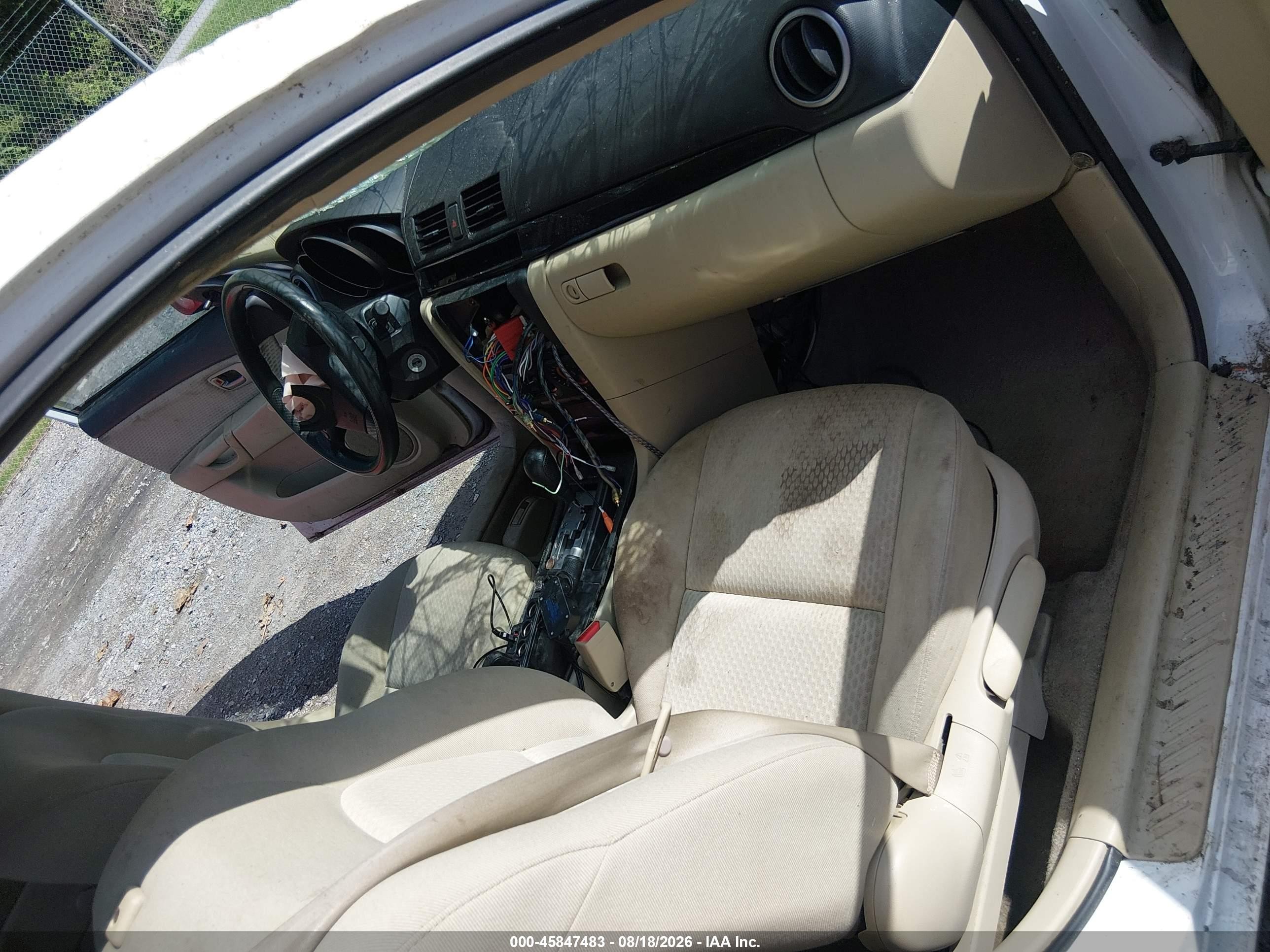 2006 Mazda Mazda3 I White vin: JM1BK12F761541267