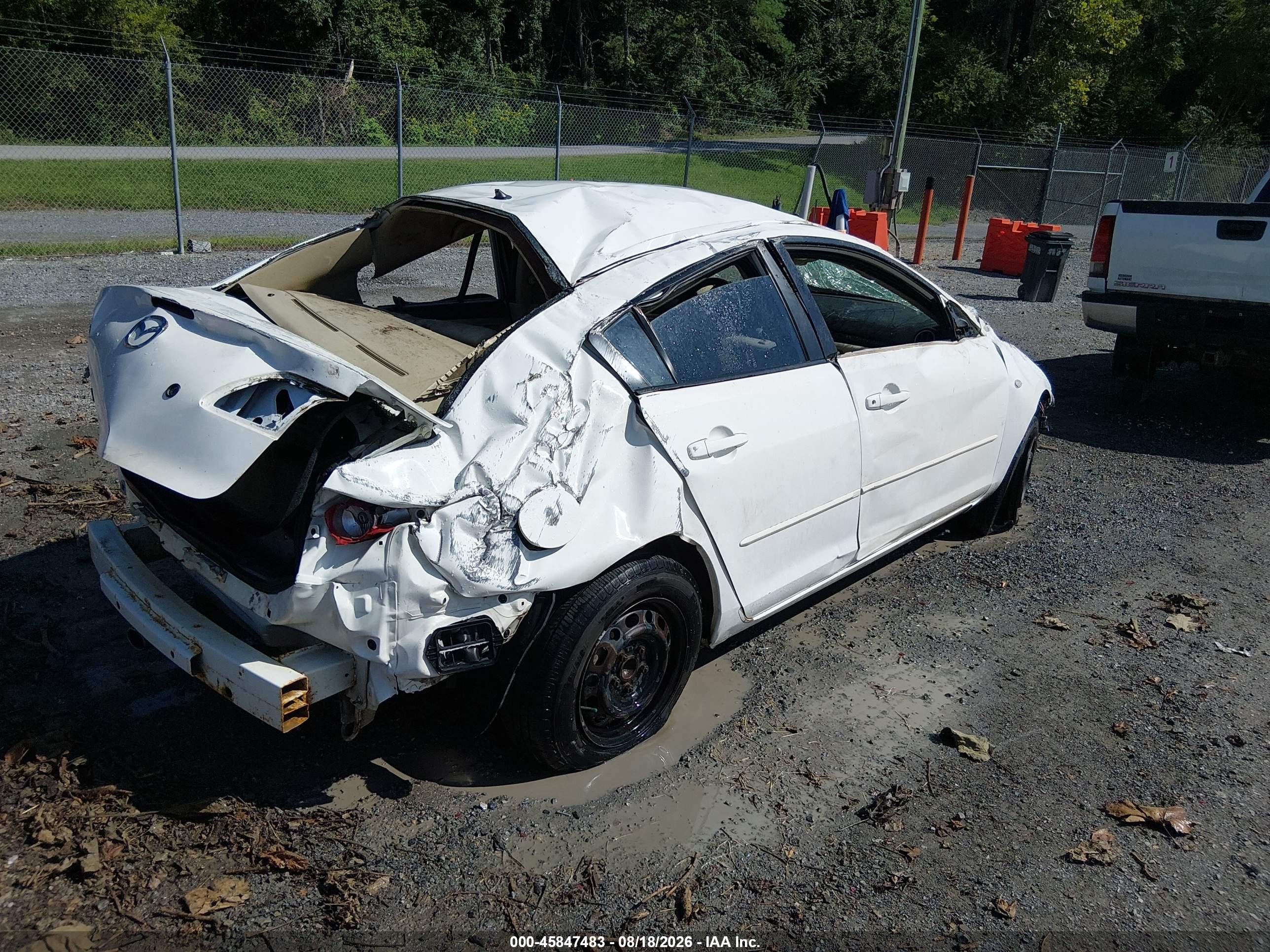 2006 Mazda Mazda3 I White vin: JM1BK12F761541267