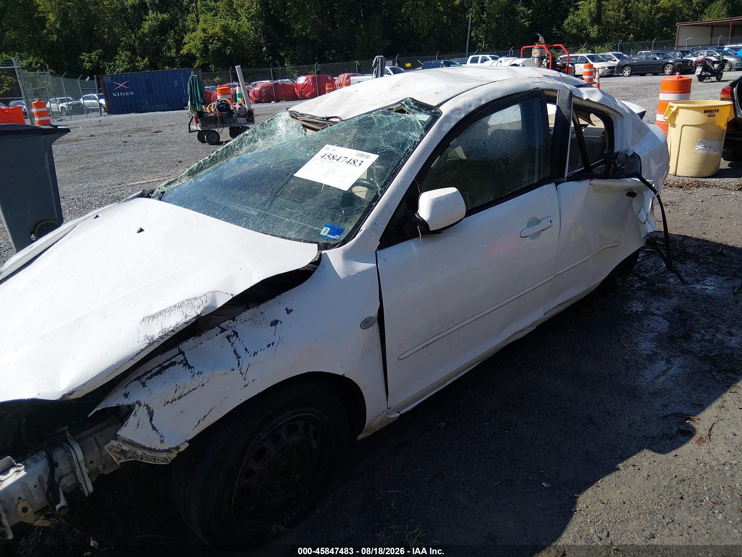 2006 Mazda Mazda3 I White vin: JM1BK12F761541267