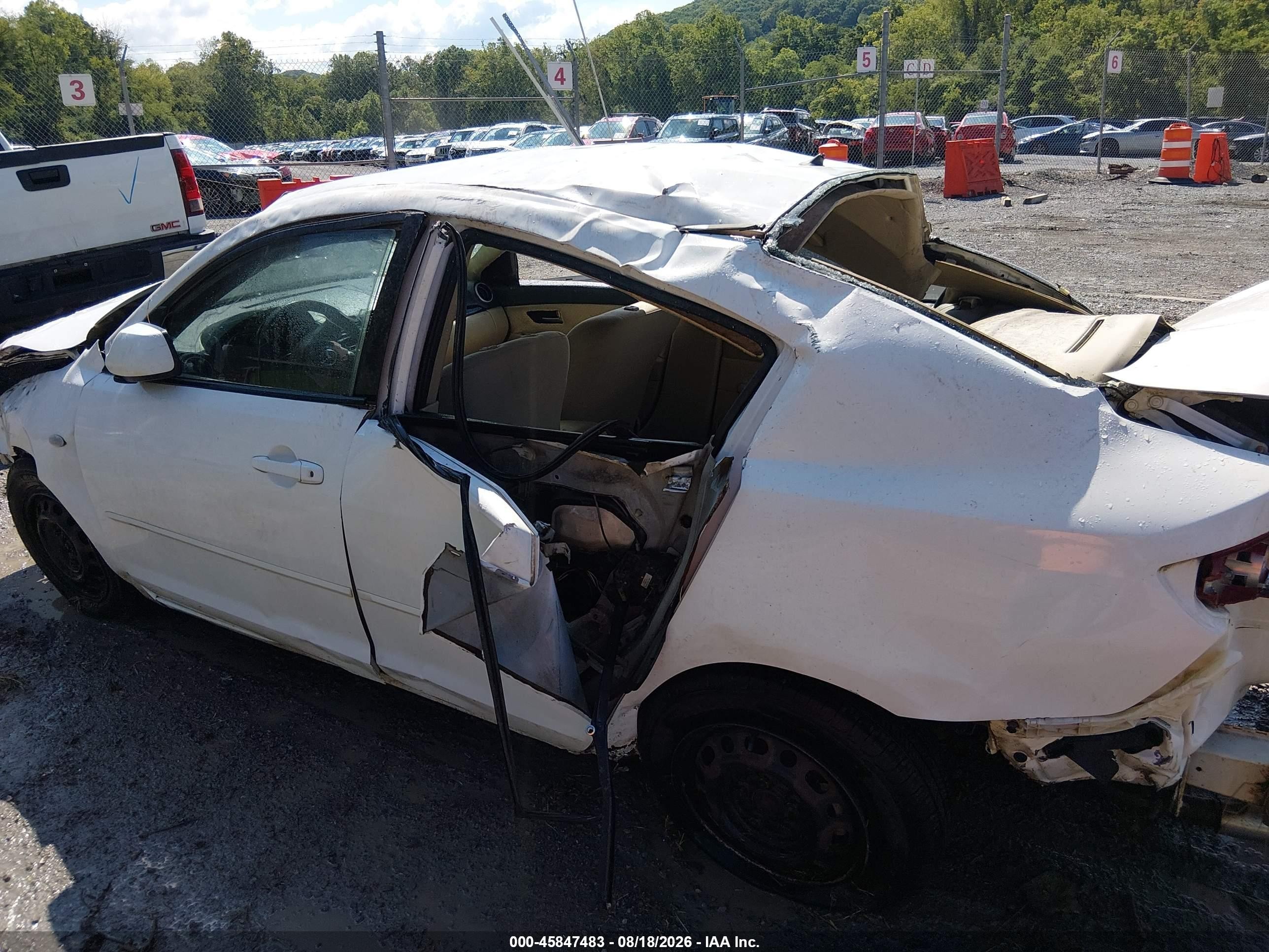 2006 Mazda Mazda3 I White vin: JM1BK12F761541267