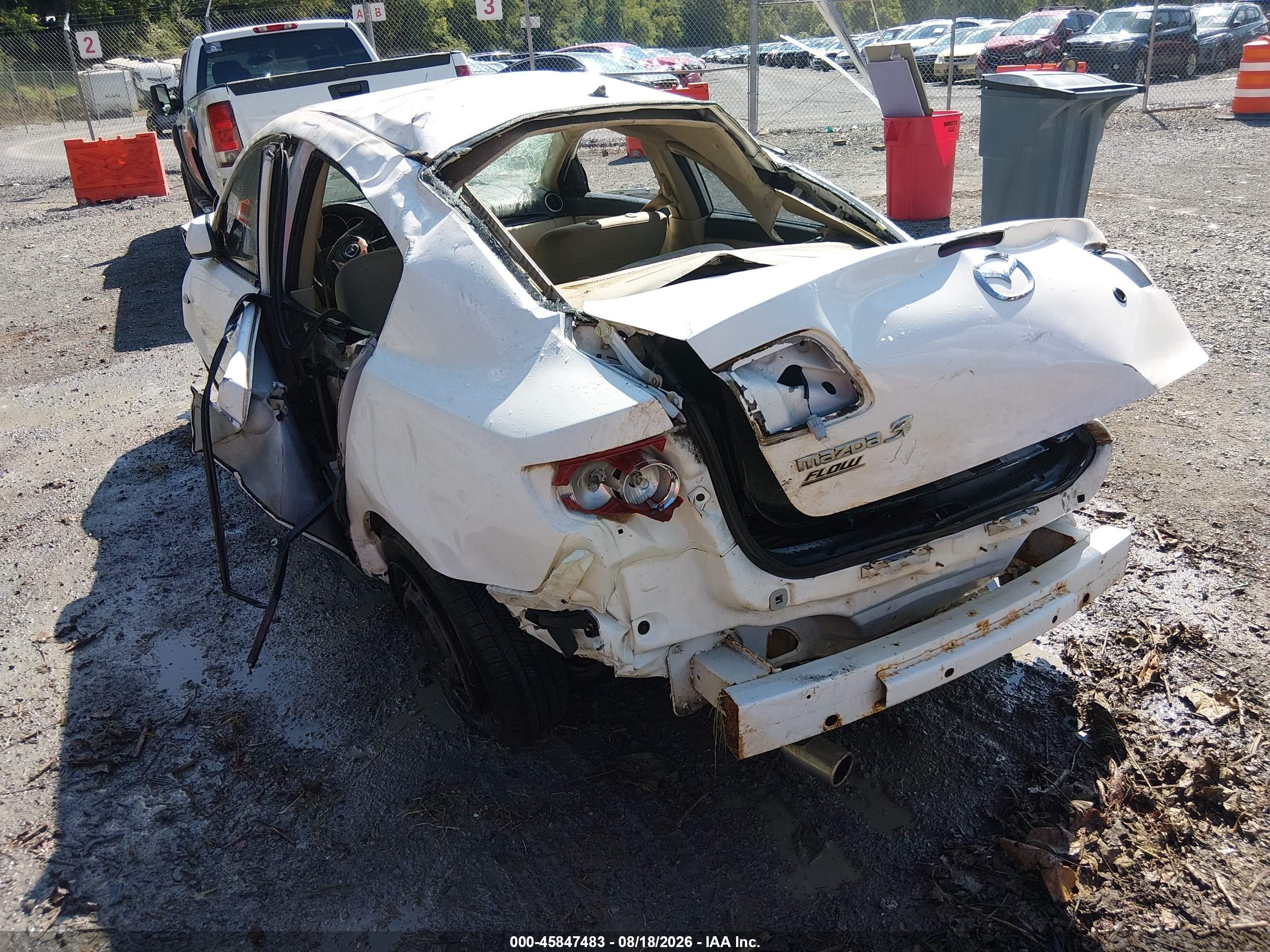 2006 Mazda Mazda3 I White vin: JM1BK12F761541267