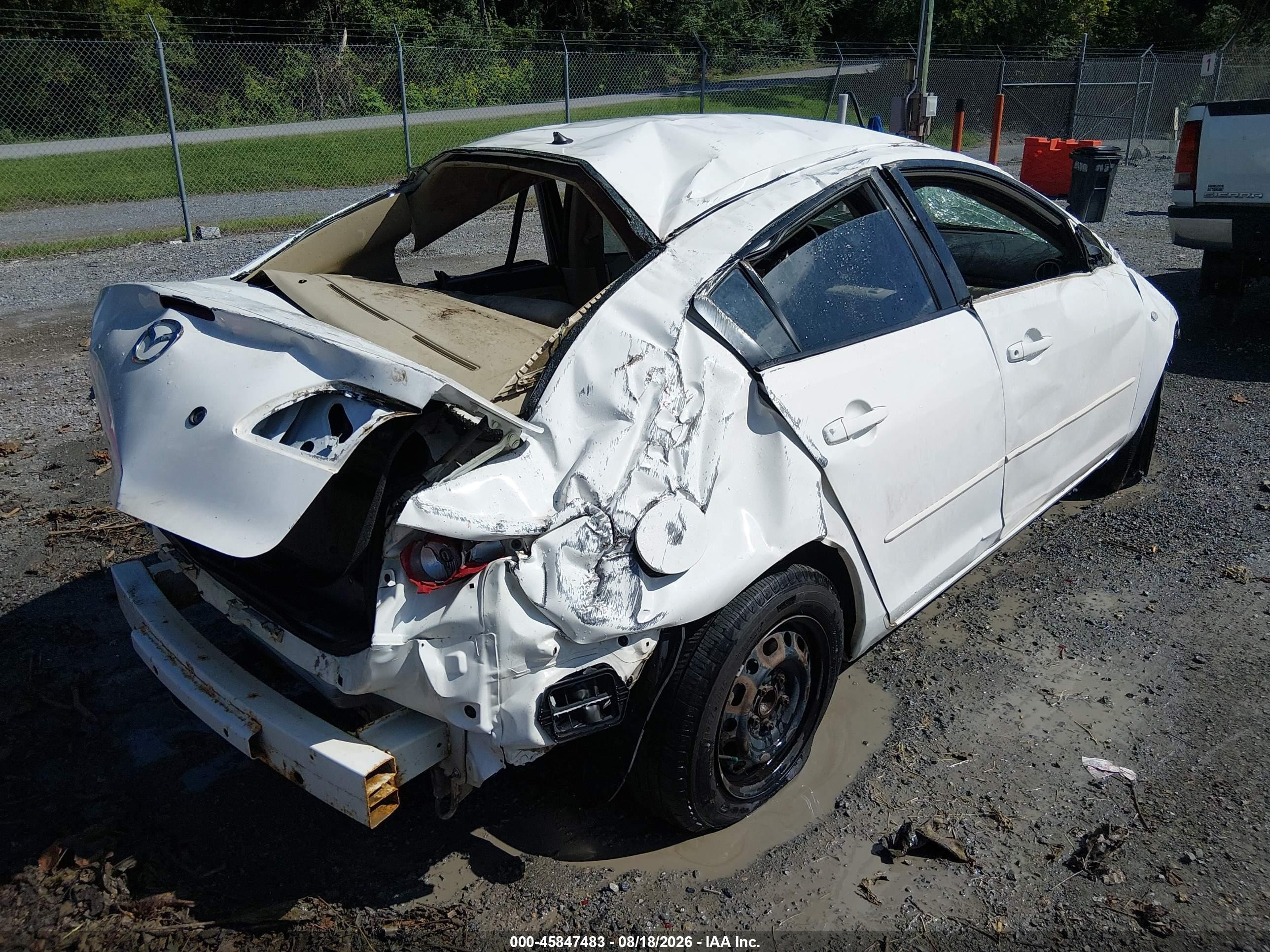 2006 Mazda Mazda3 I White vin: JM1BK12F761541267