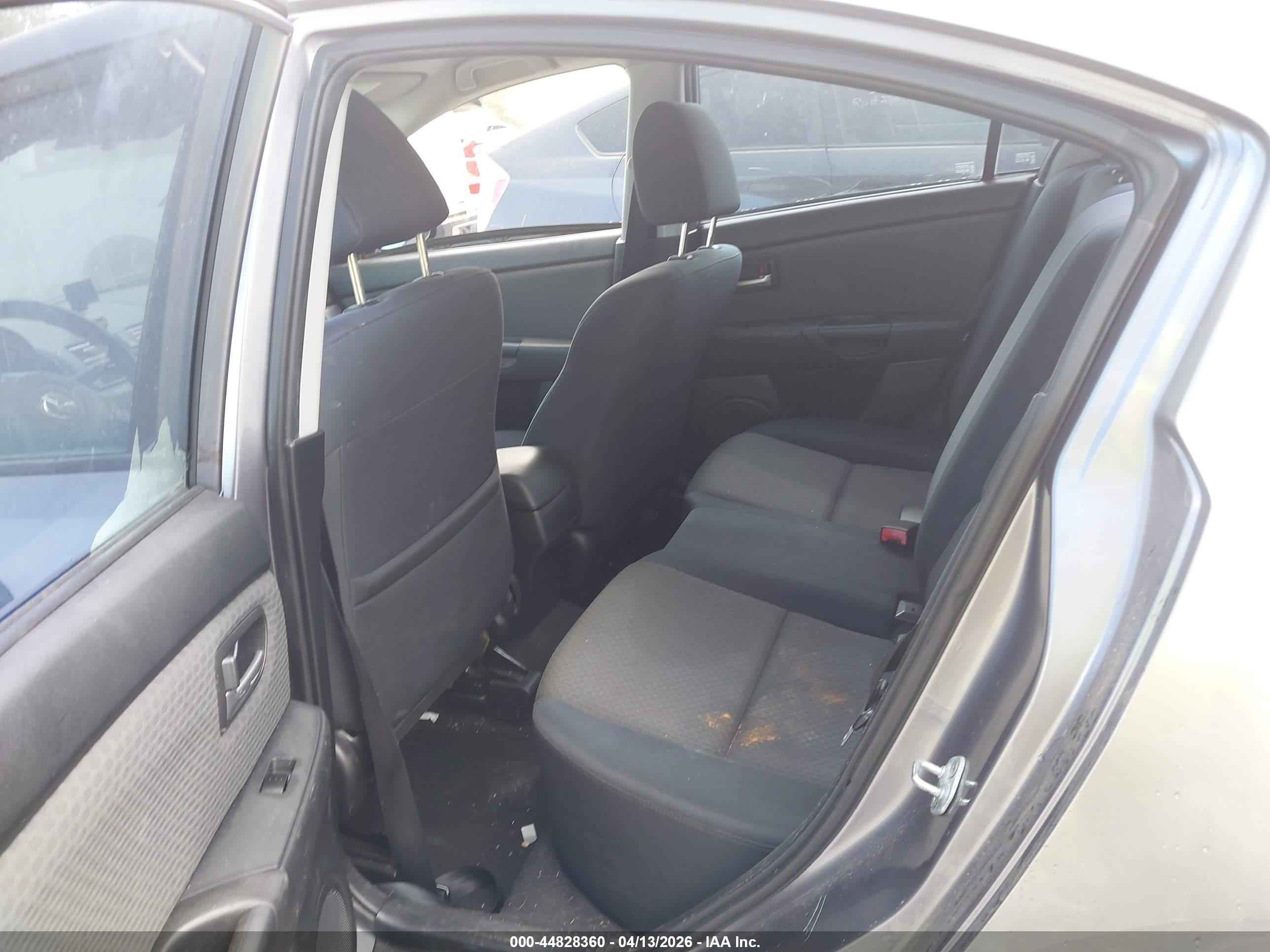 2005 Mazda Mazda3 I Gray vin: JM1BK12F851326995