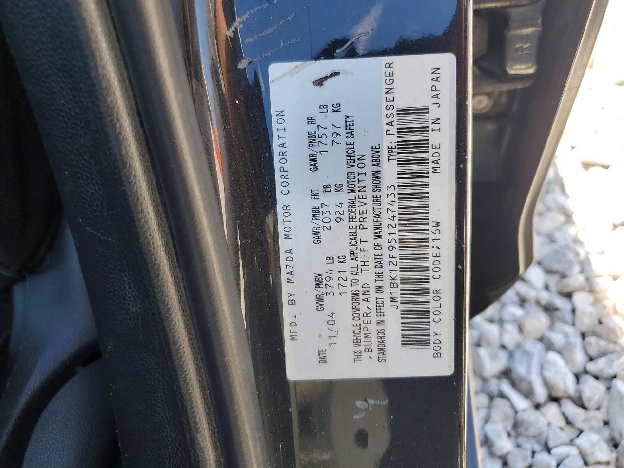 2005 Mazda 3 I Black vin: JM1BK12F951247433