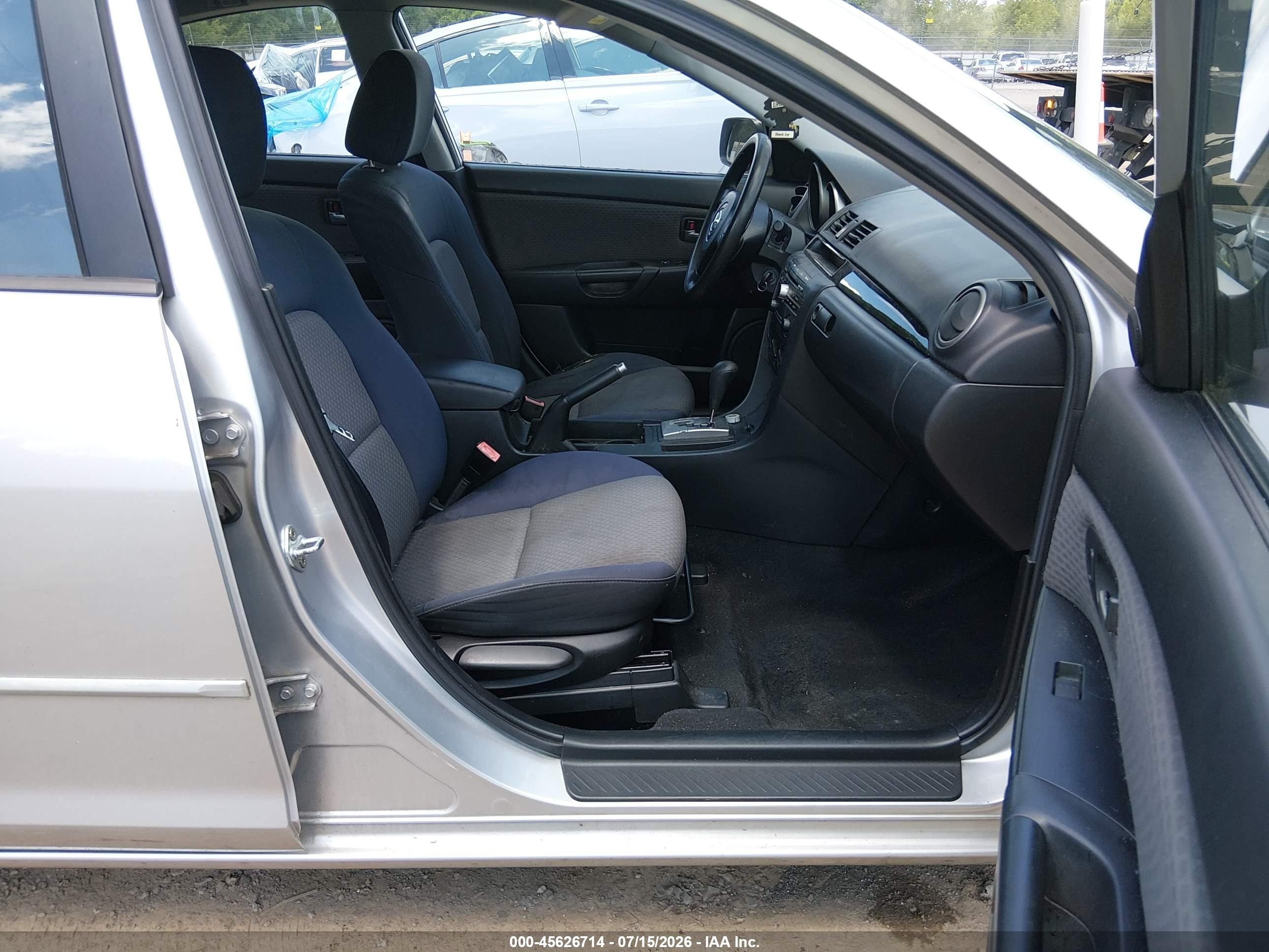 2005 Mazda Mazda3 I Серебряный vin: JM1BK12F951306058