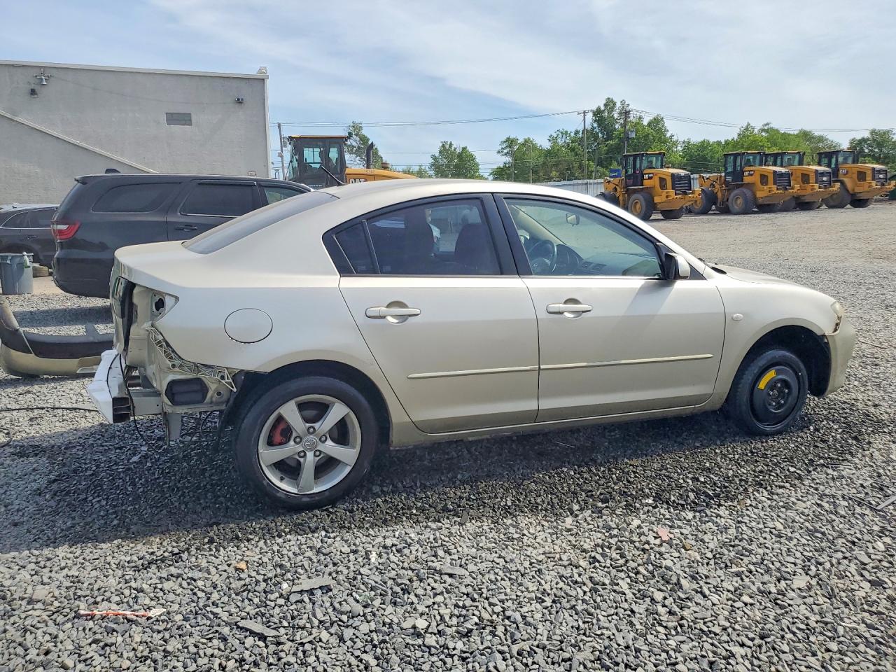 2005 Mazda 3 I Gold vin: JM1BK12F951332398