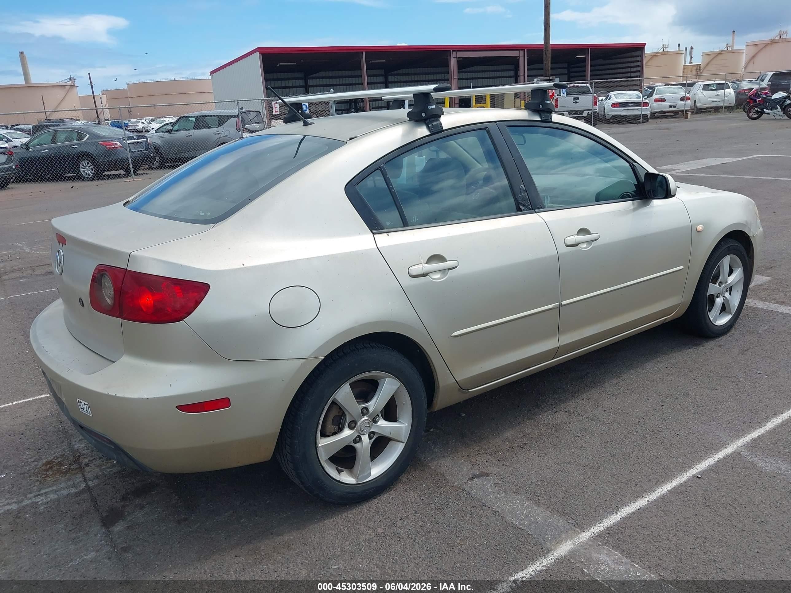 2005 Mazda Mazda3 I Gray vin: JM1BK12FX51227627