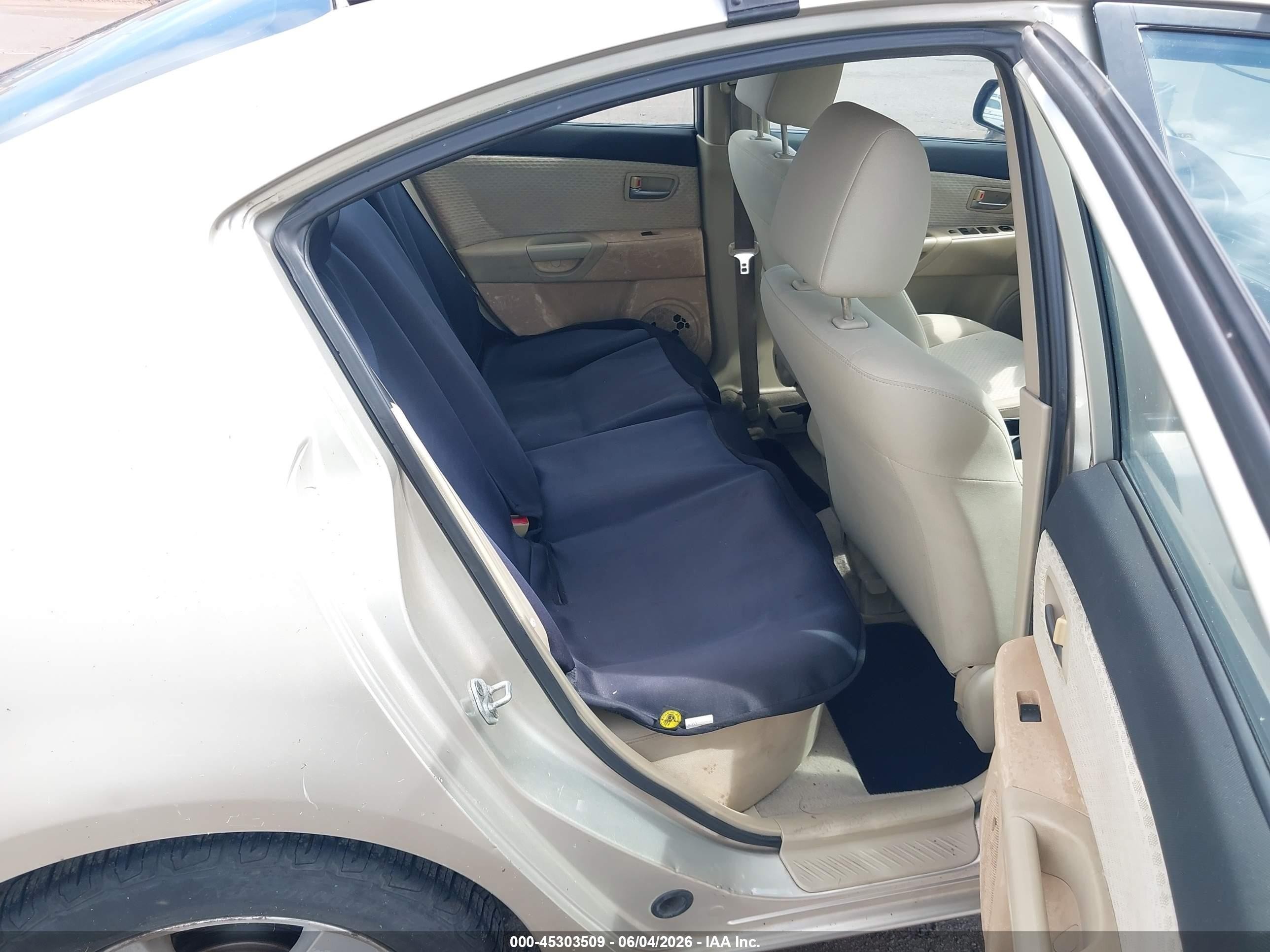 2005 Mazda Mazda3 I Gray vin: JM1BK12FX51227627