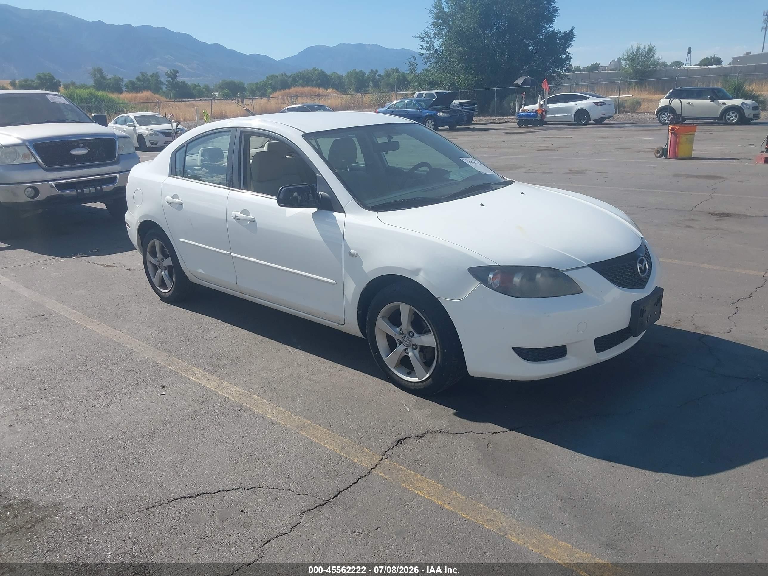 2005 Mazda Mazda3 I White vin: JM1BK12FX51303301