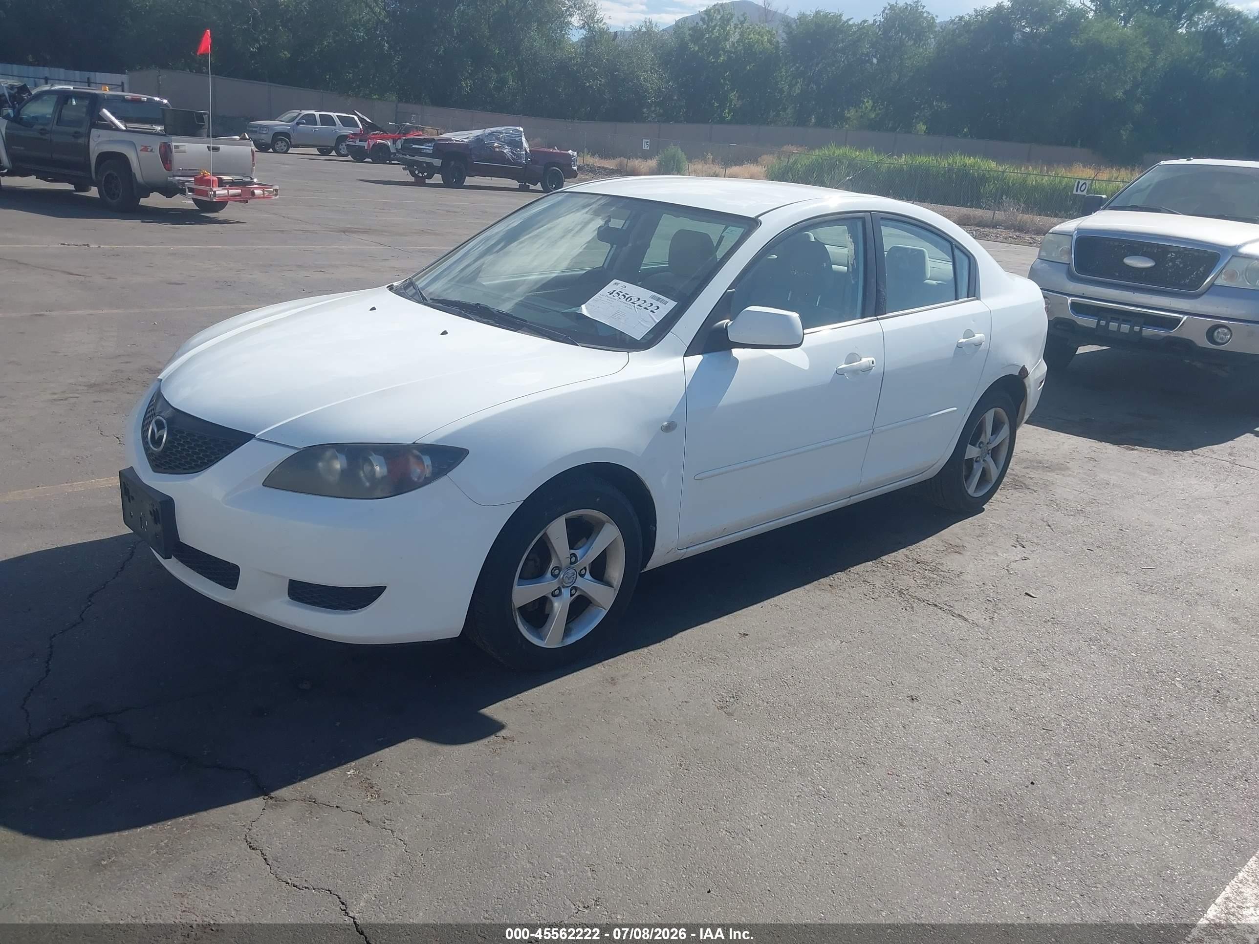 2005 Mazda Mazda3 I White vin: JM1BK12FX51303301