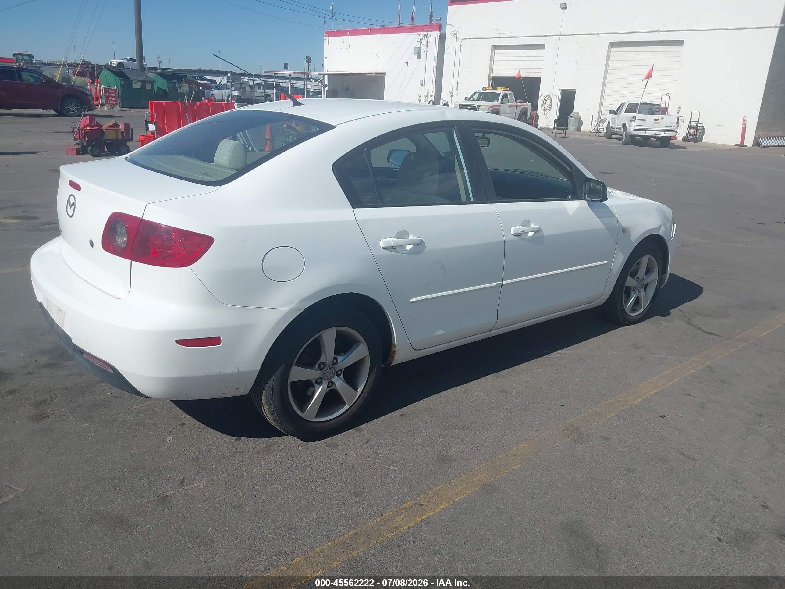 2005 Mazda Mazda3 I White vin: JM1BK12FX51303301