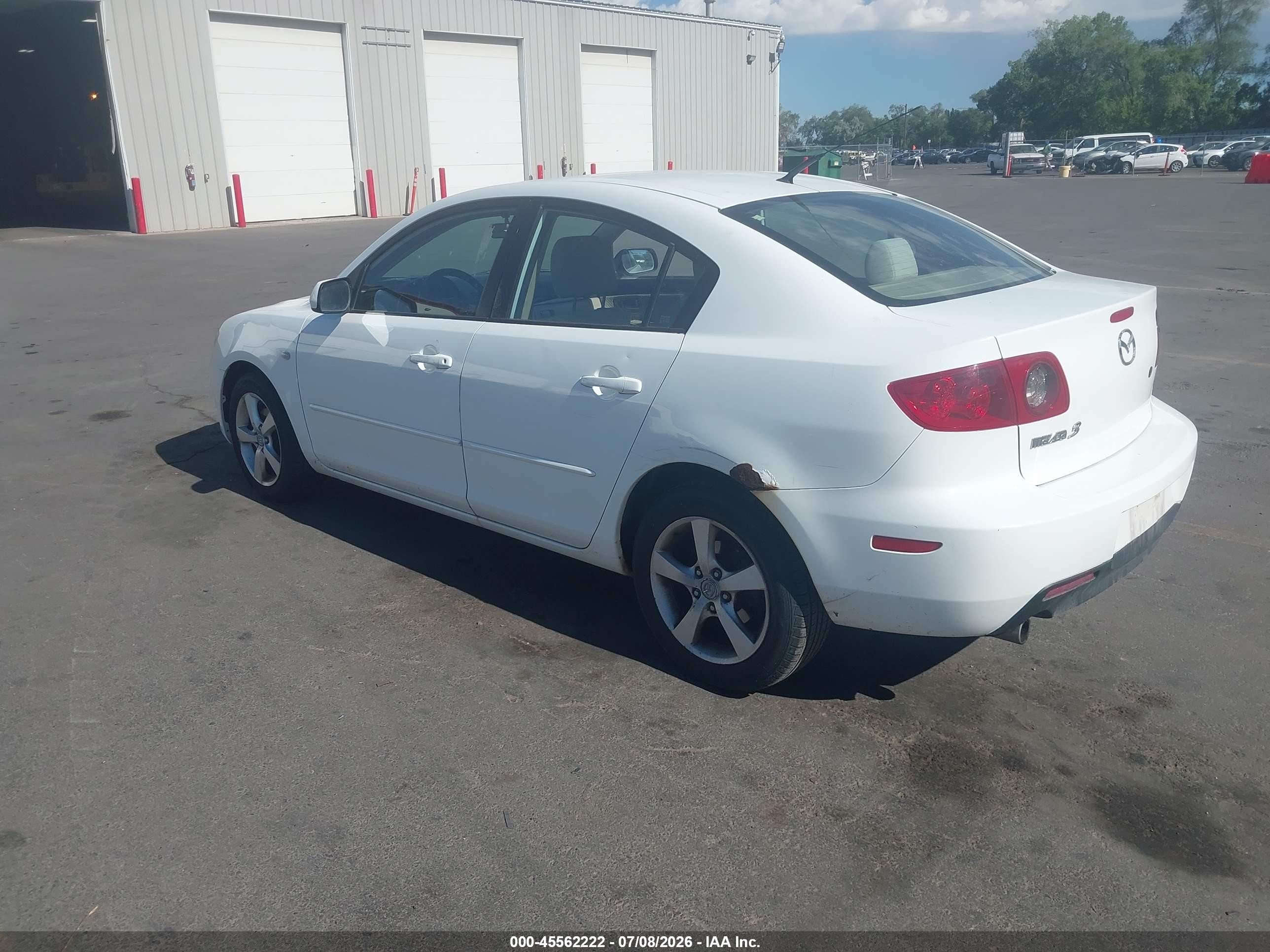 2005 Mazda Mazda3 I White vin: JM1BK12FX51303301