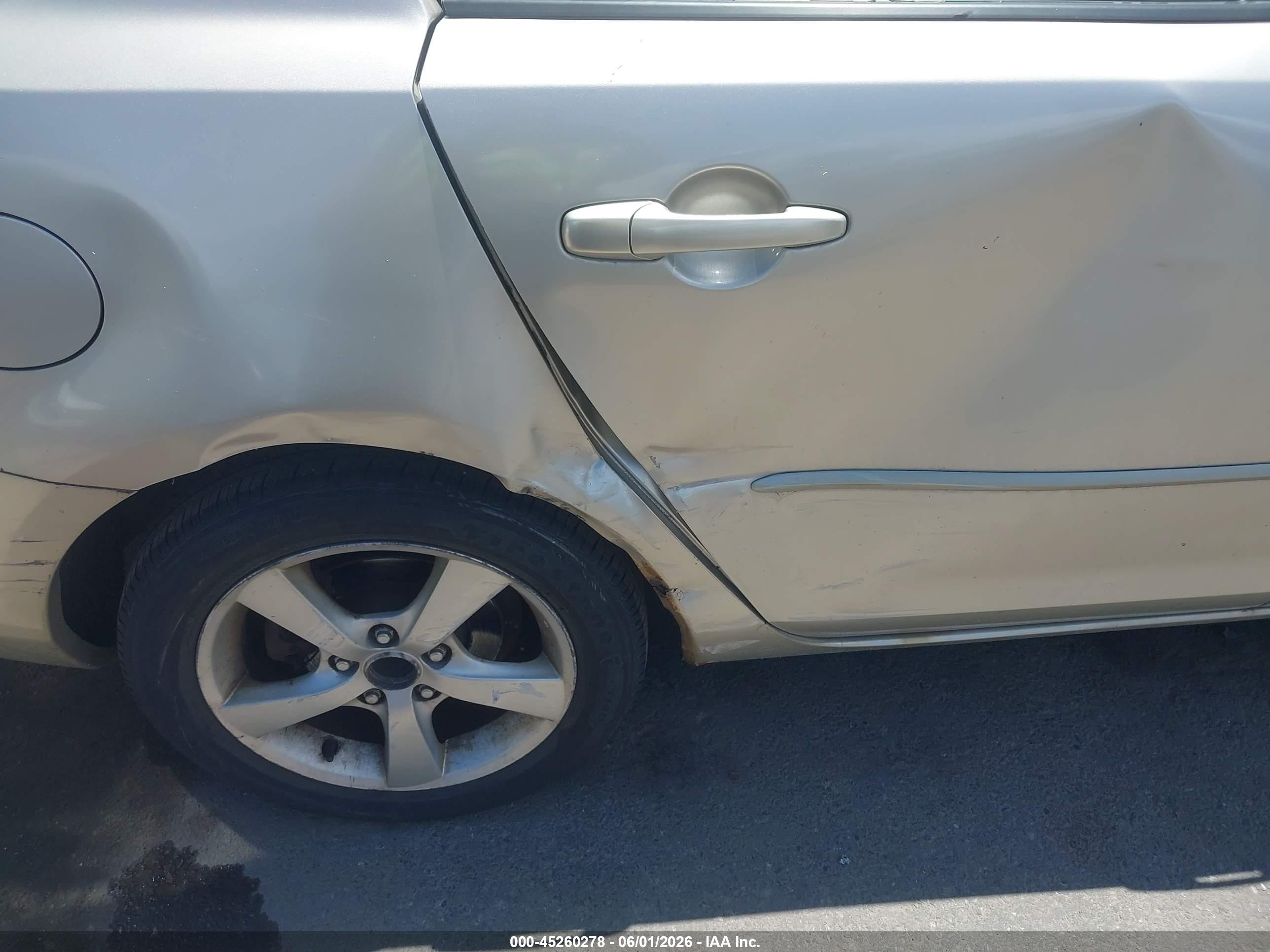 2006 Mazda Mazda3 I Gold vin: JM1BK12G361542571