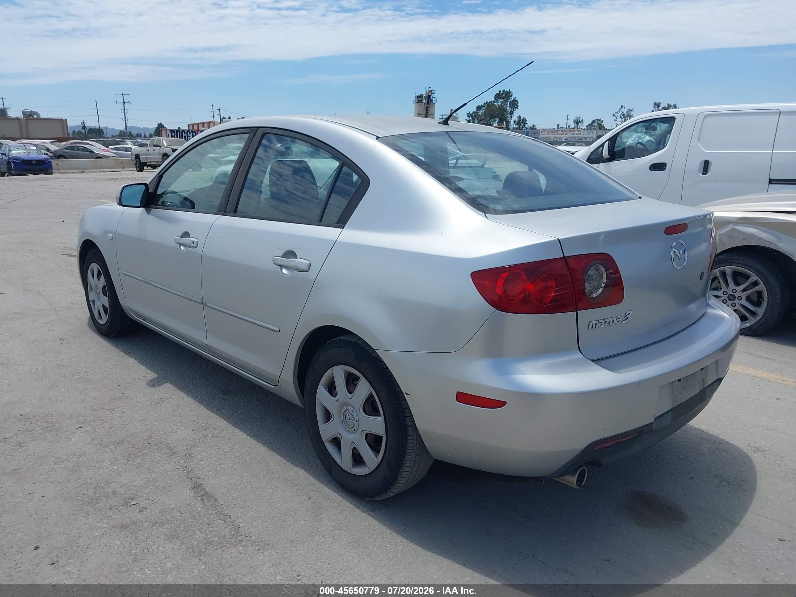 2006 Mazda Mazda3 I Silver vin: JM1BK12G461404926